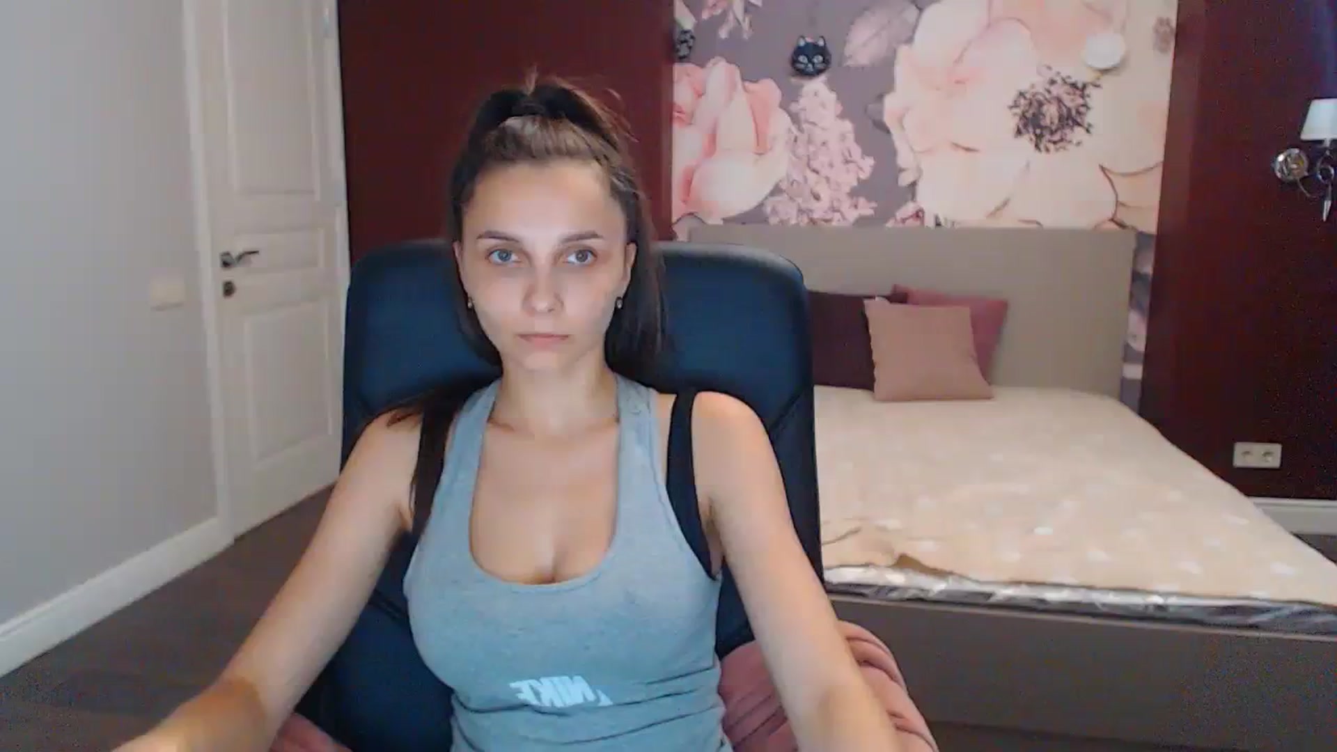 Gallery image thumbnail from Karina_Mils's myfreecams stream on, 07/25/2023, 10:28 image 9 of 20