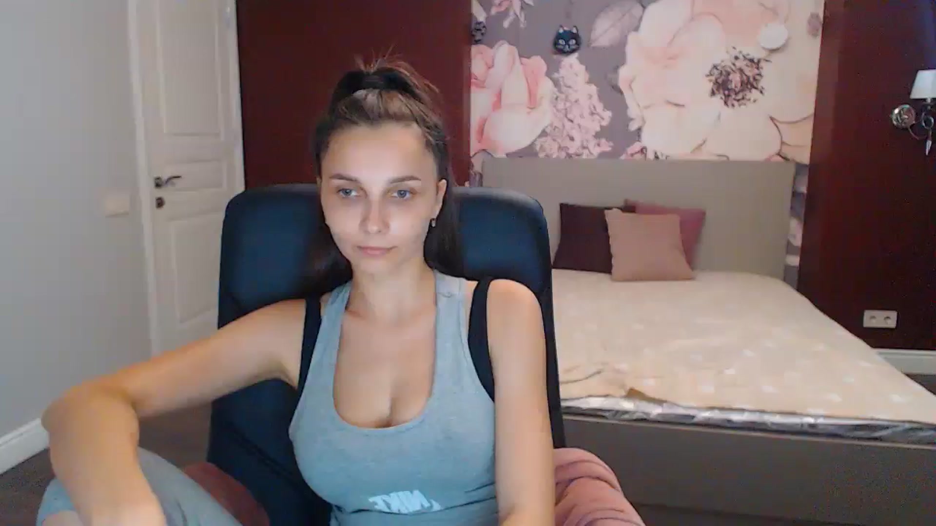 Gallery image thumbnail from Karina_Mils's myfreecams stream on, 07/25/2023, 10:28 image 3 of 20