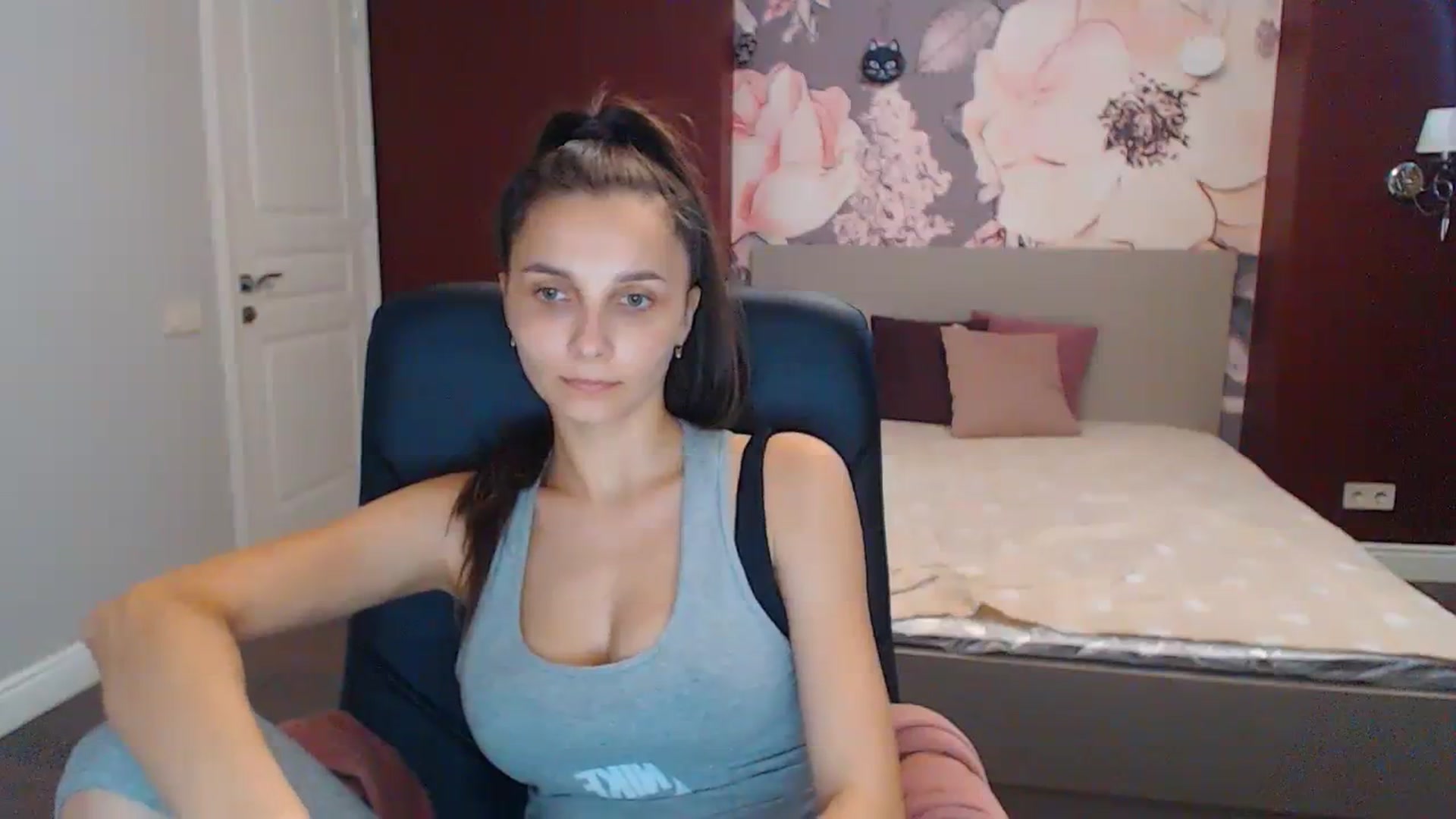 Gallery image thumbnail from Karina_Mils's myfreecams stream on, 07/25/2023, 10:28 image 6 of 20
