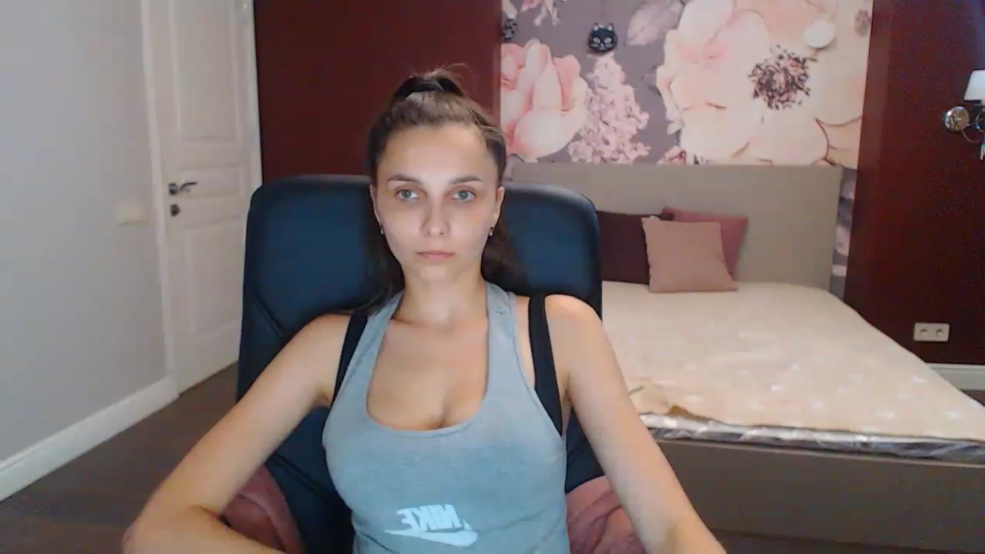 Gallery image thumbnail from Karina_Mils's myfreecams stream on, 07/25/2023, 11:16 image 4 of 20