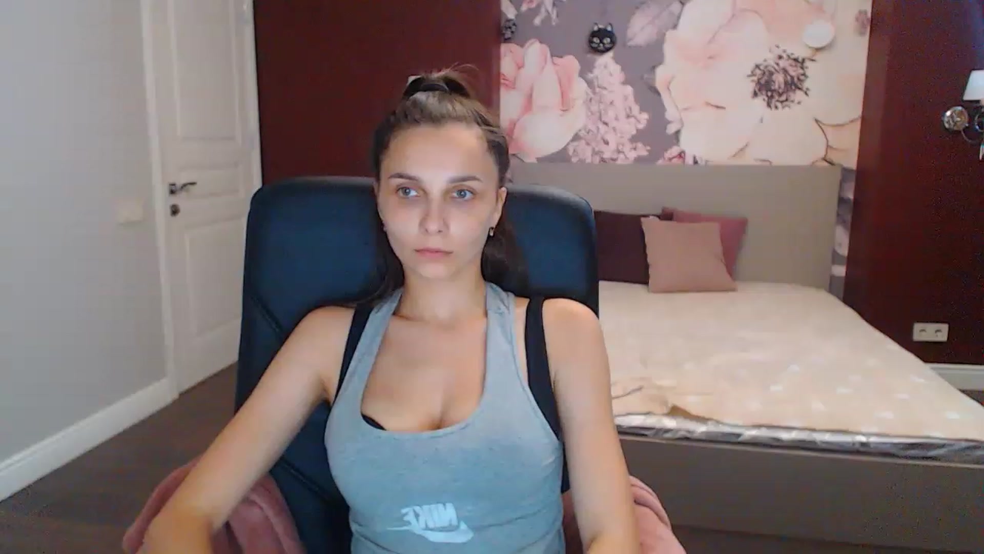 Gallery image thumbnail from Karina_Mils's myfreecams stream on, 07/25/2023, 11:16 image 2 of 20
