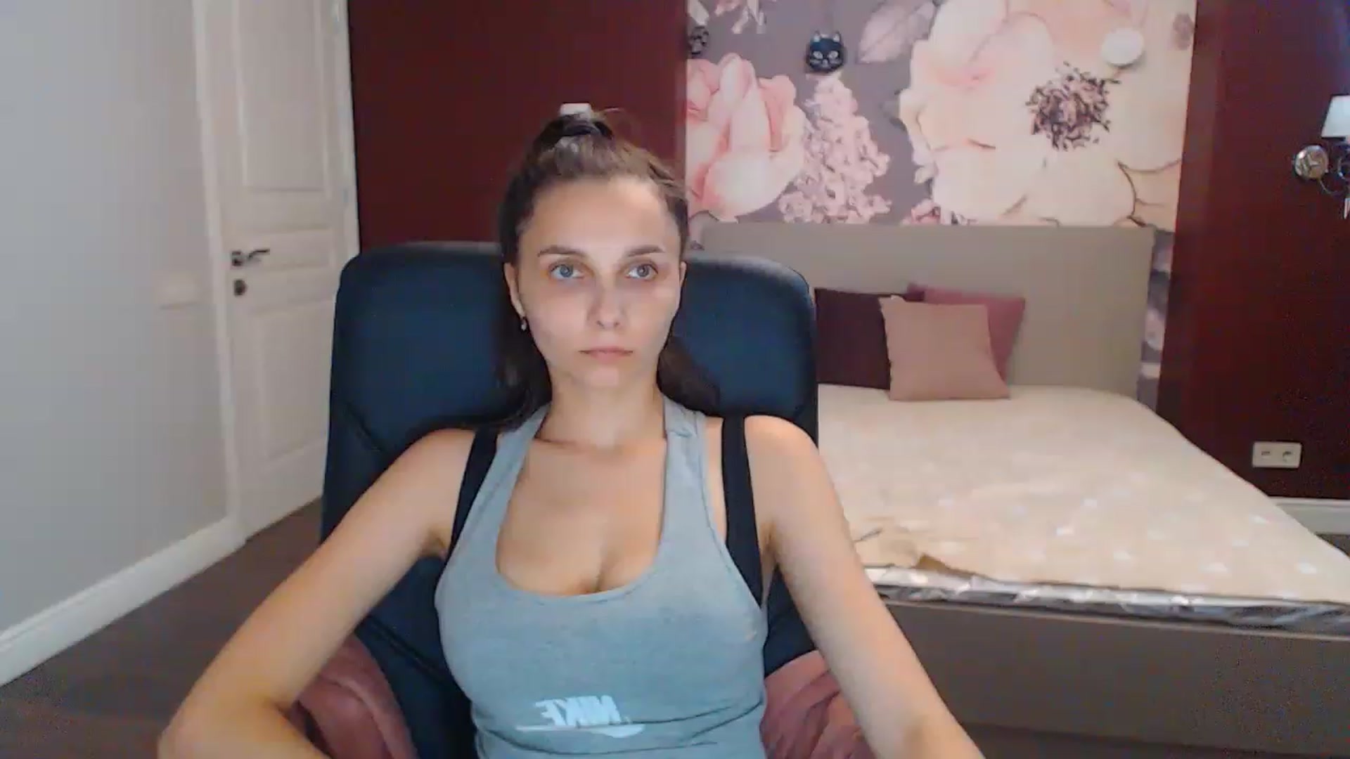 Gallery image thumbnail from Karina_Mils's myfreecams stream on, 07/25/2023, 11:16 image 11 of 20