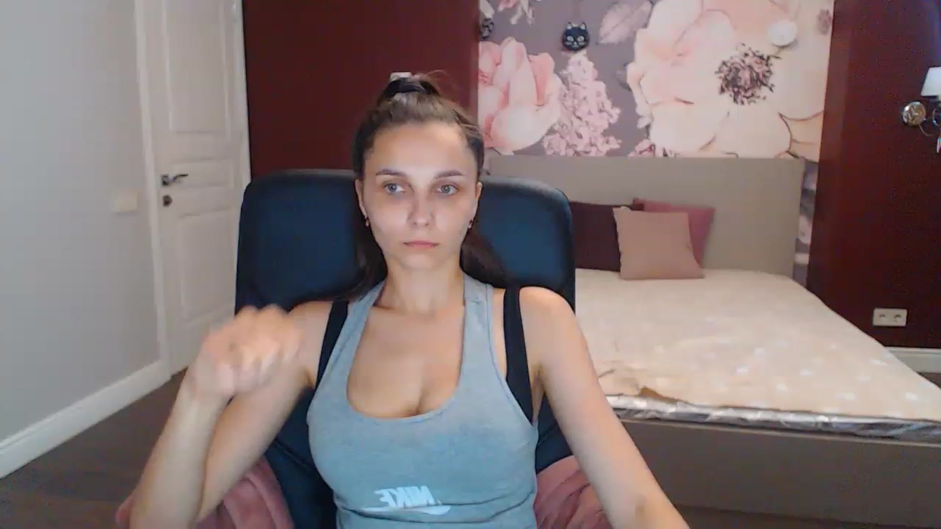 Gallery image thumbnail from Karina_Mils's myfreecams stream on, 07/25/2023, 11:16 image 8 of 20