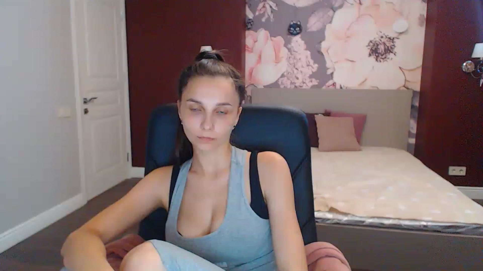 Gallery image thumbnail from Karina_Mils's myfreecams stream on, 07/25/2023, 11:16 image 17 of 20