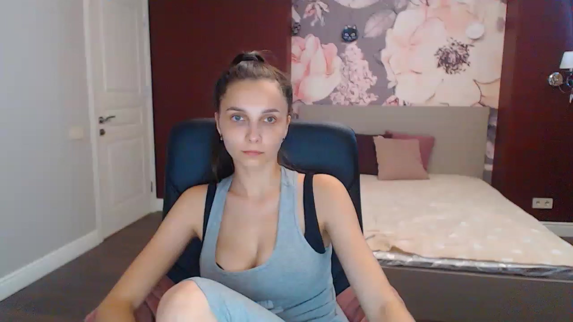 Gallery image thumbnail from Karina_Mils's myfreecams stream on, 07/25/2023, 11:16 image 15 of 20