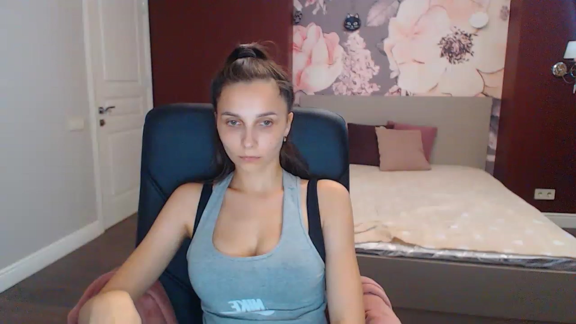 Gallery image thumbnail from Karina_Mils's myfreecams stream on, 07/25/2023, 11:16 image 10 of 20
