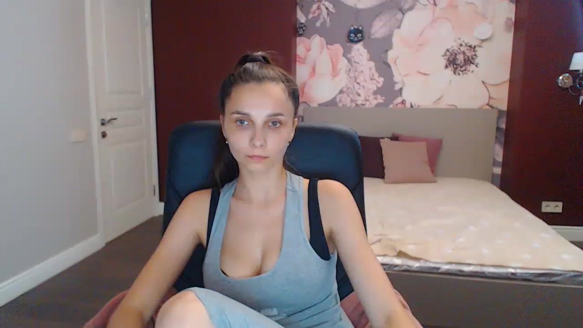 Gallery image thumbnail from Karina_Mils's myfreecams stream on, 07/25/2023, 11:16 image 16 of 20