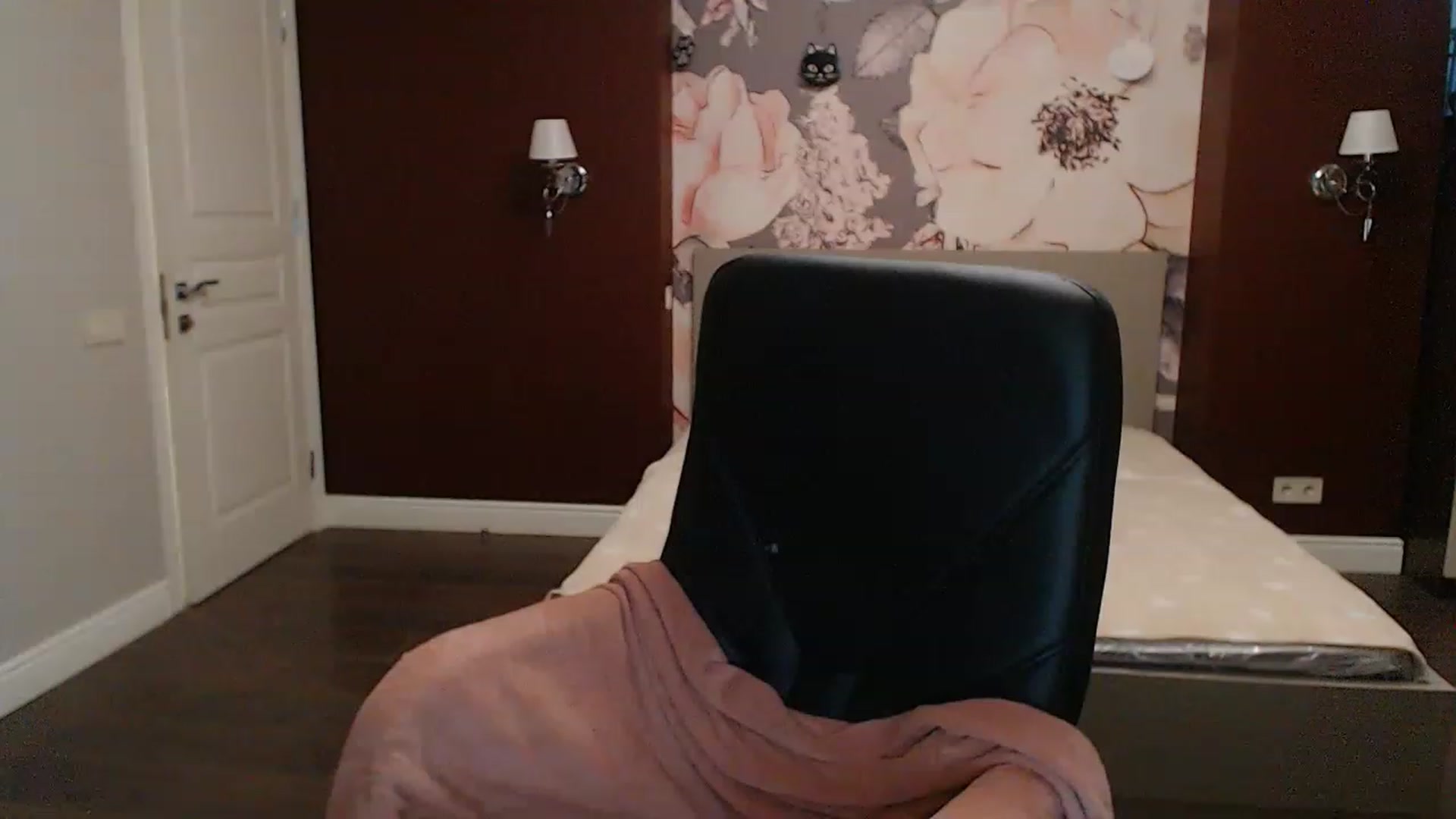 Gallery image thumbnail from Karina_Mils's myfreecams stream on, 07/28/2023, 16:52 image 13 of 20