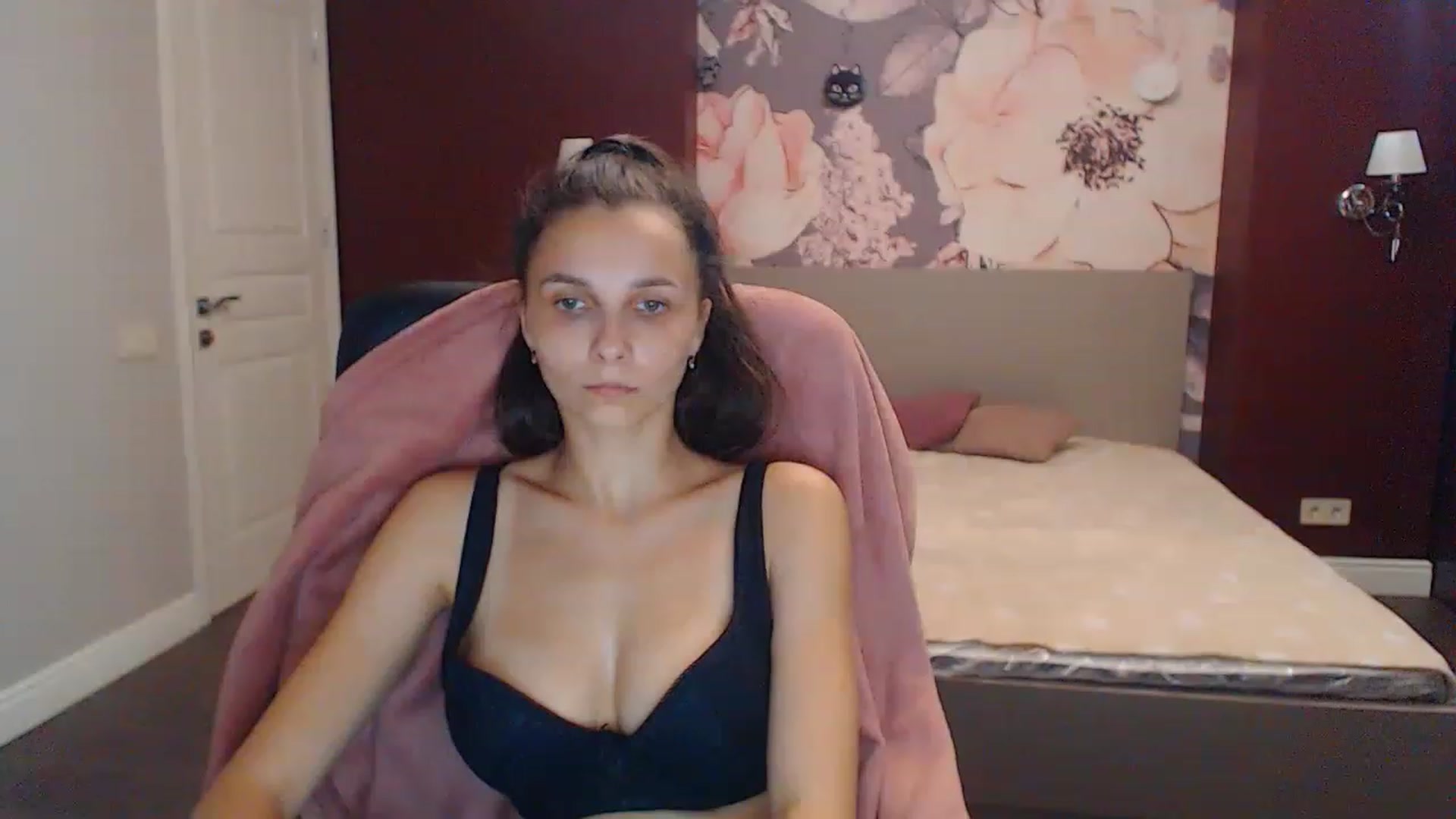 Gallery image thumbnail from Karina_Mils's myfreecams stream on, 07/29/2023, 16:13 image 8 of 20
