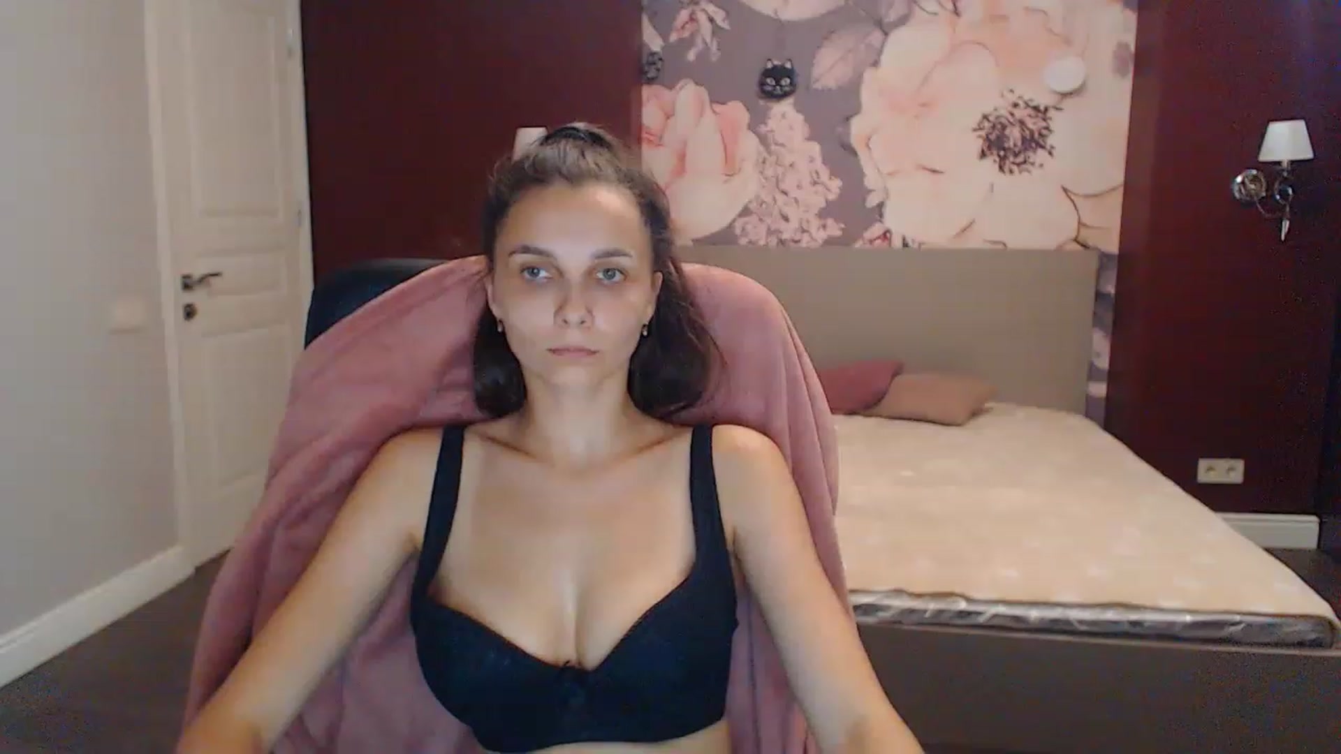 Gallery image thumbnail from Karina_Mils's myfreecams stream on, 07/29/2023, 16:13 image 6 of 20