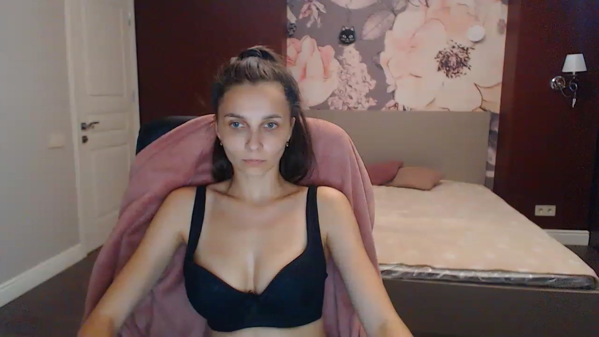 Gallery image thumbnail from Karina_Mils's myfreecams stream on, 07/29/2023, 16:13 image 4 of 20