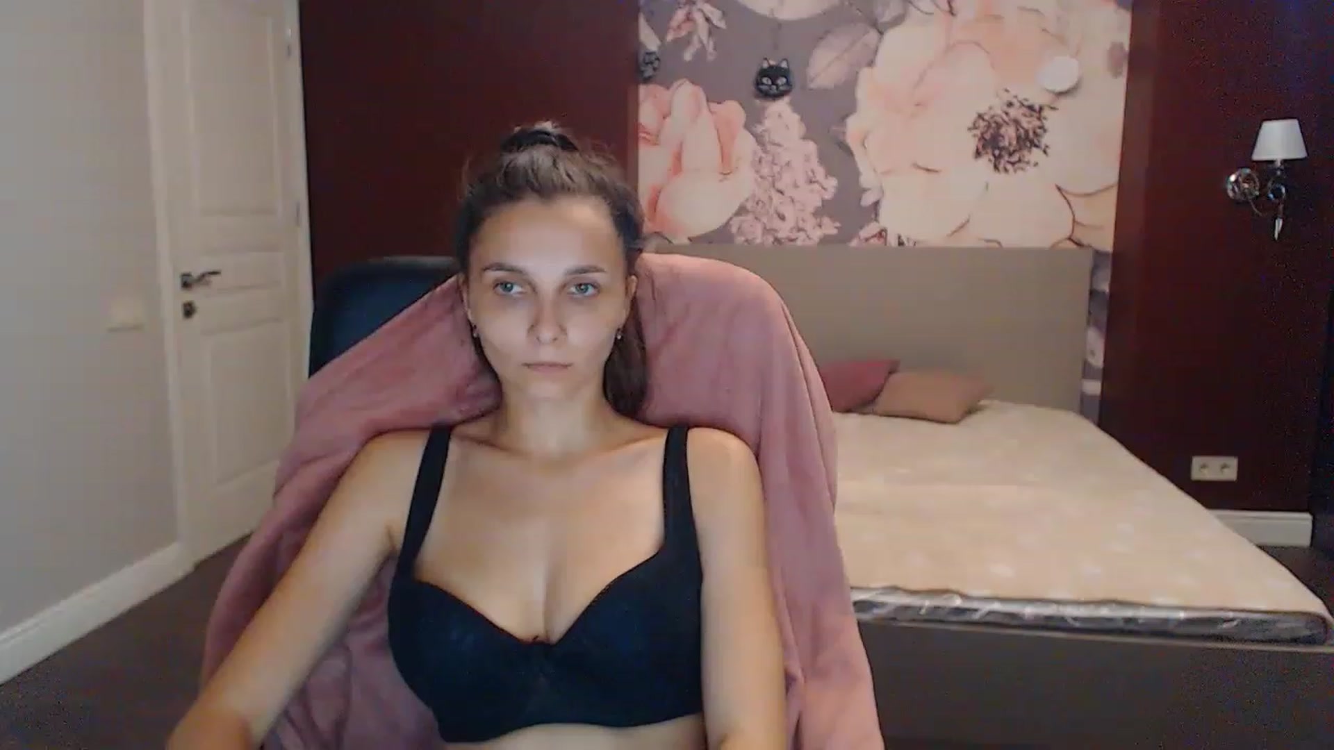 Gallery image thumbnail from Karina_Mils's myfreecams stream on, 07/29/2023, 16:13 image 17 of 20