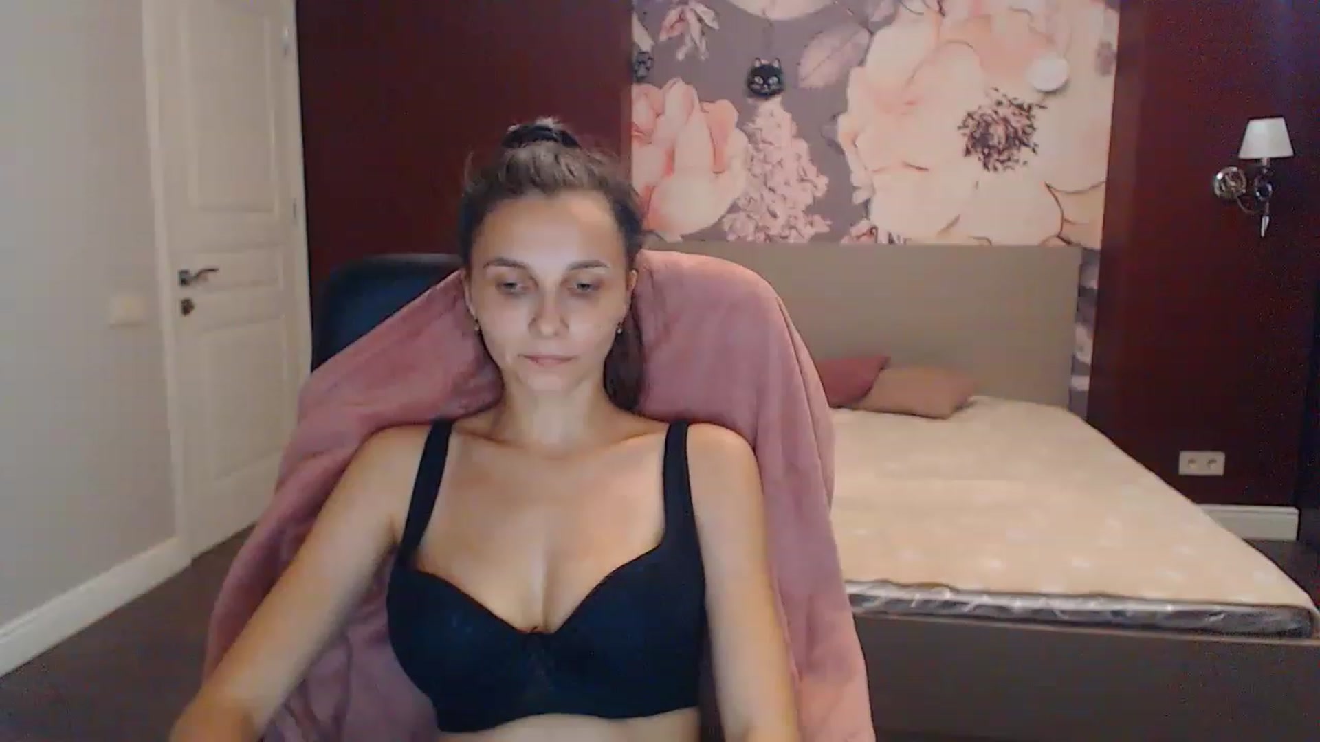 Gallery image thumbnail from Karina_Mils's myfreecams stream on, 07/29/2023, 16:13 image 14 of 20