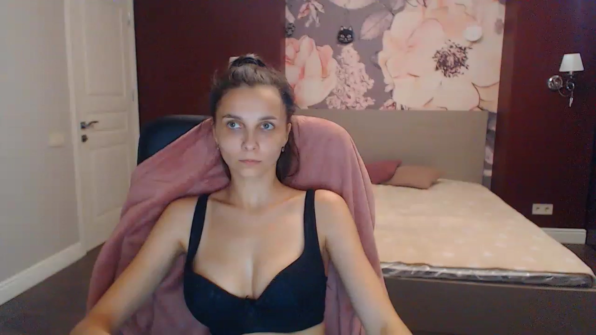 Gallery image thumbnail from Karina_Mils's myfreecams stream on, 07/29/2023, 16:13 image 12 of 20