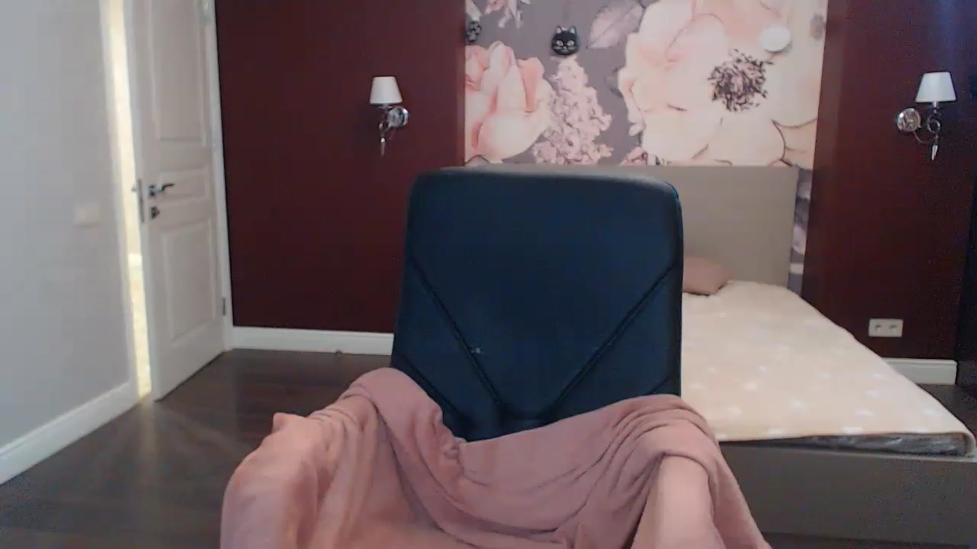 Gallery image thumbnail from Karina_Mils's myfreecams stream on, 07/30/2023, 11:10 image 14 of 20
