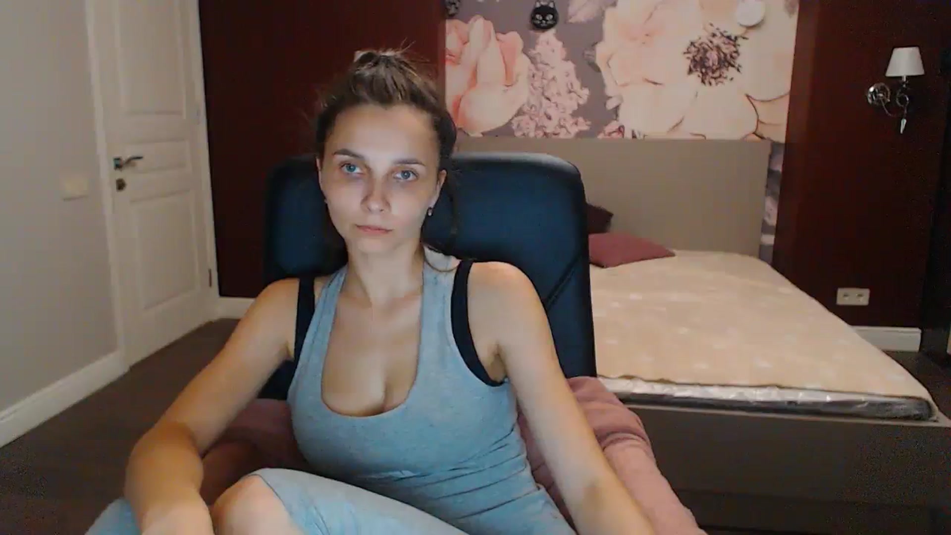 Gallery image thumbnail from Karina_Mils's myfreecams stream on, 07/30/2023, 16:59 image 14 of 20