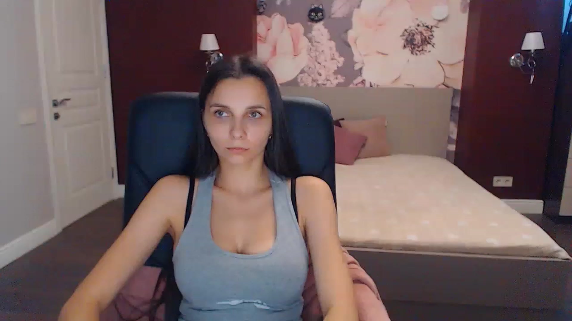Gallery image thumbnail from Karina_Mils's myfreecams stream on, 08/01/2023, 07:01 image 17 of 20