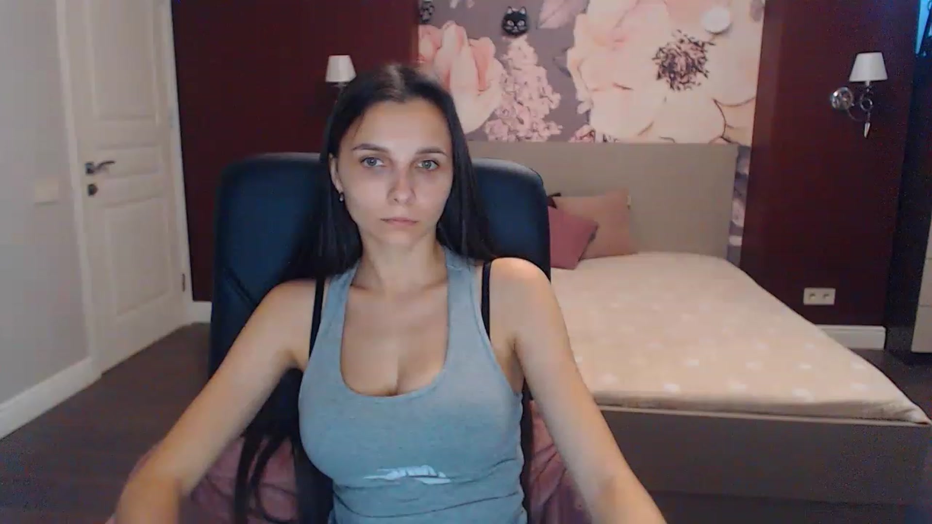Gallery image thumbnail from Karina_Mils's myfreecams stream on, 08/01/2023, 07:01 image 14 of 20
