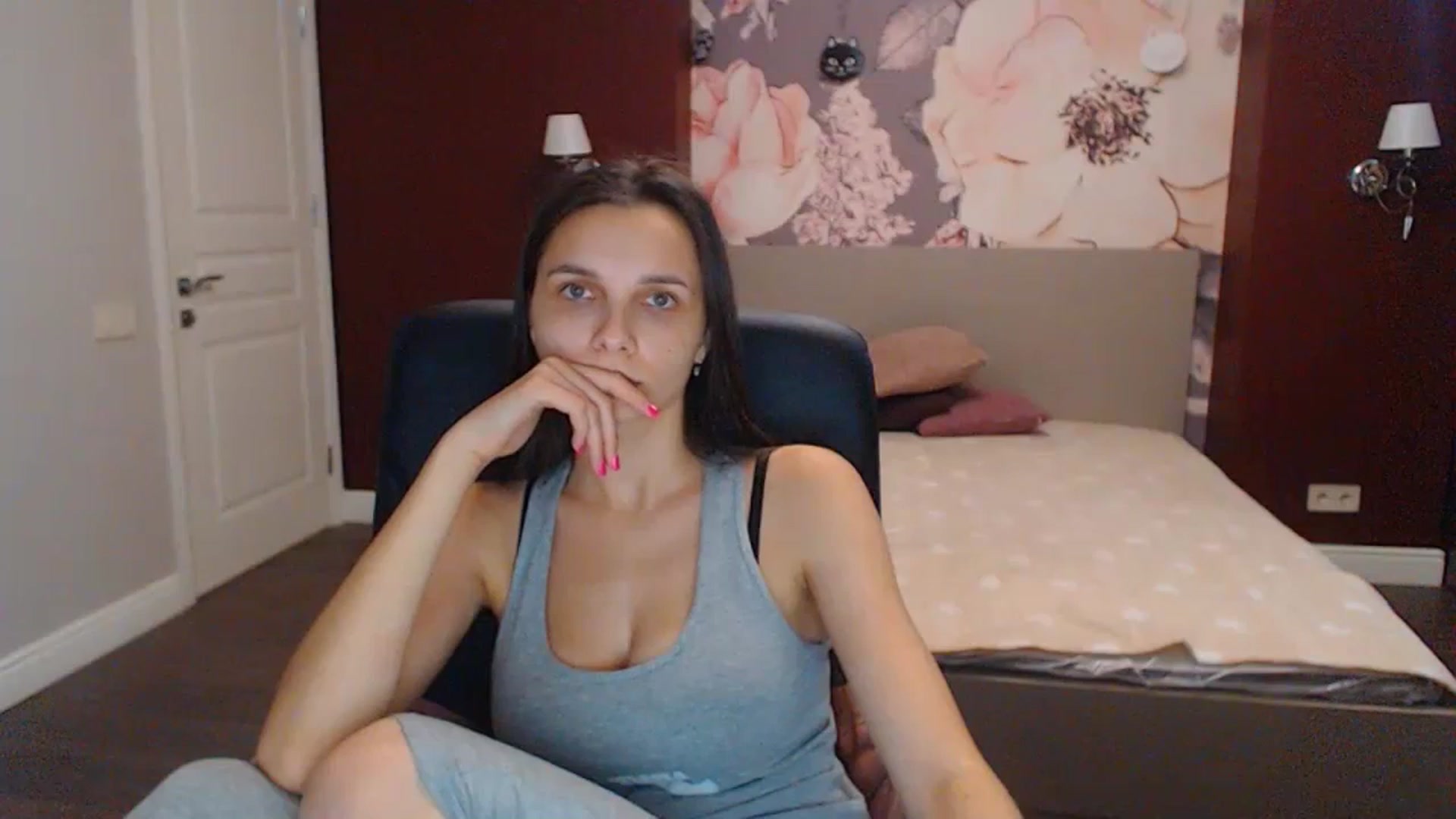 Gallery image thumbnail from Karina_Mils's myfreecams stream on, 08/03/2023, 07:28 image 13 of 20
