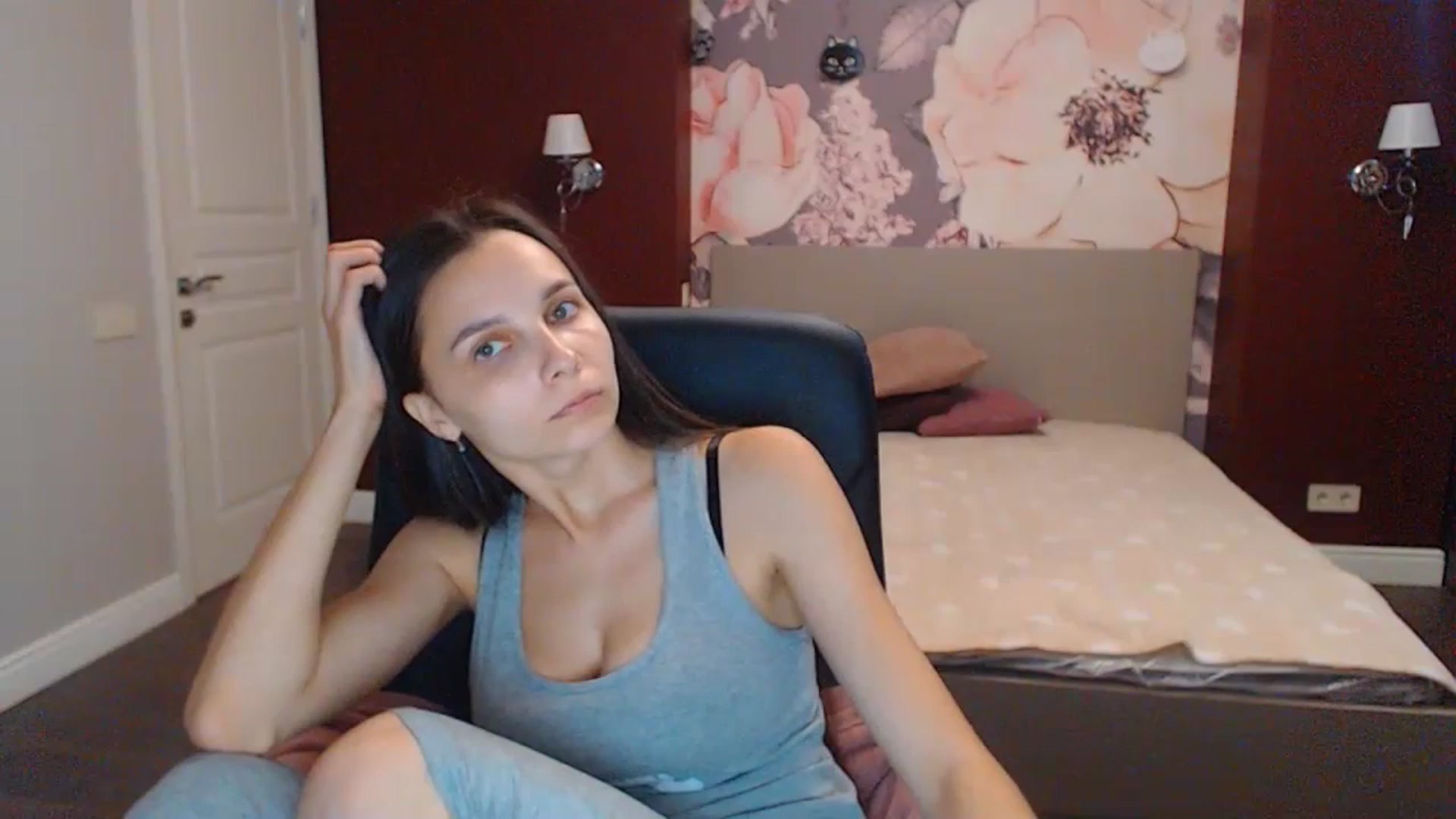 Gallery image thumbnail from Karina_Mils's myfreecams stream on, 08/03/2023, 07:28 image 2 of 20