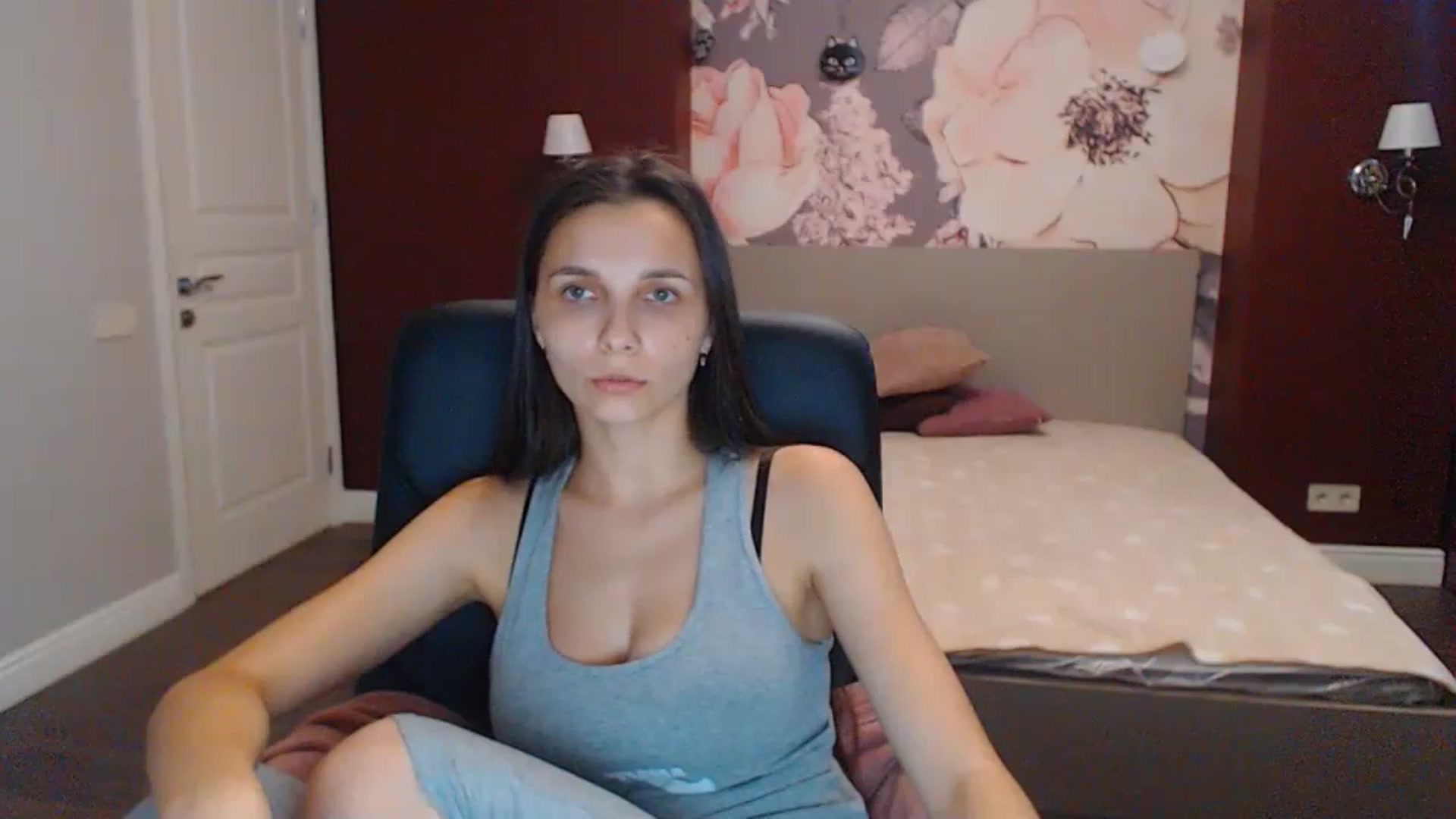 Gallery image thumbnail from Karina_Mils's myfreecams stream on, 08/03/2023, 07:28 image 15 of 20