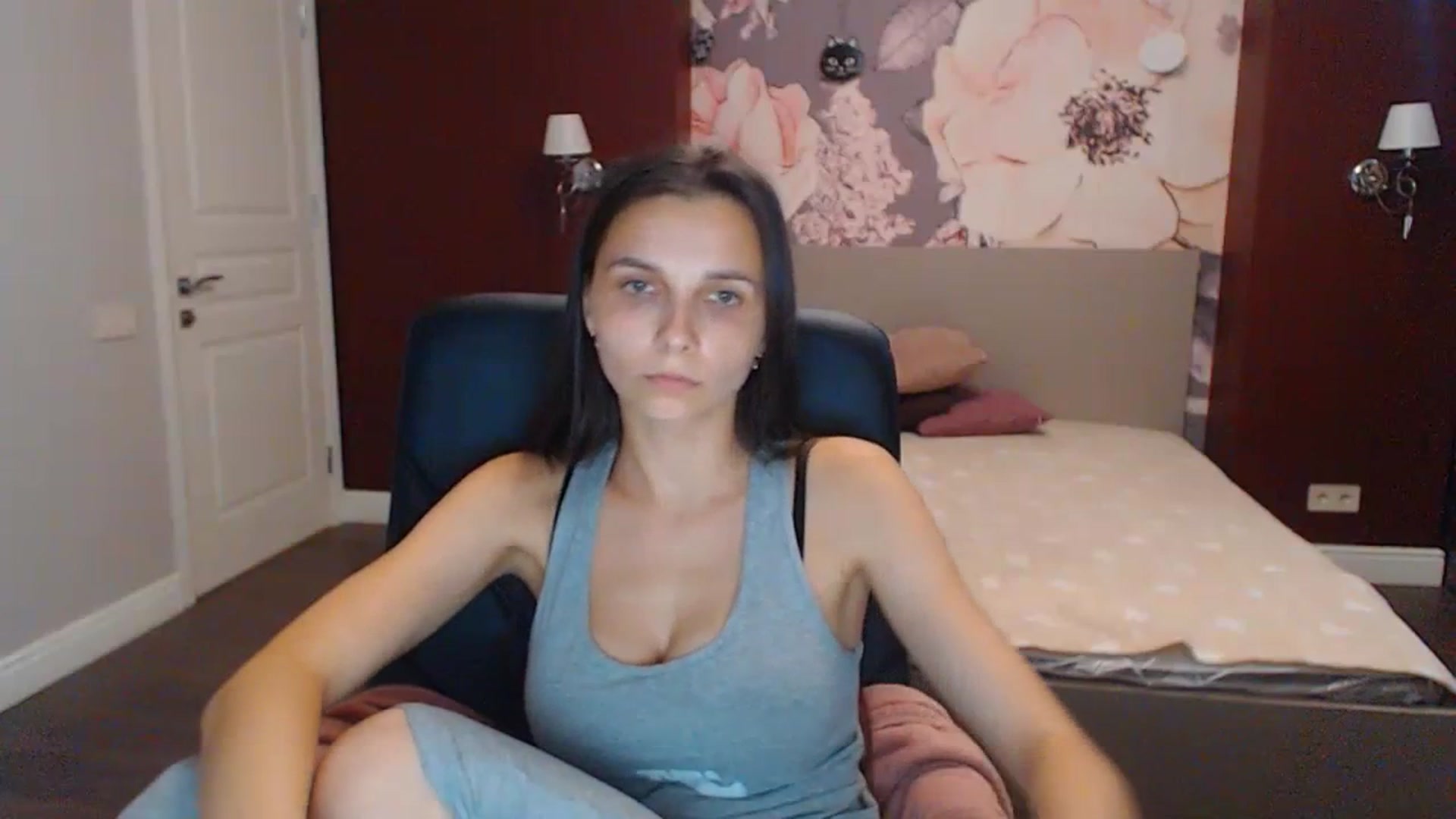 Gallery image thumbnail from Karina_Mils's myfreecams stream on, 08/03/2023, 07:28 image 9 of 20