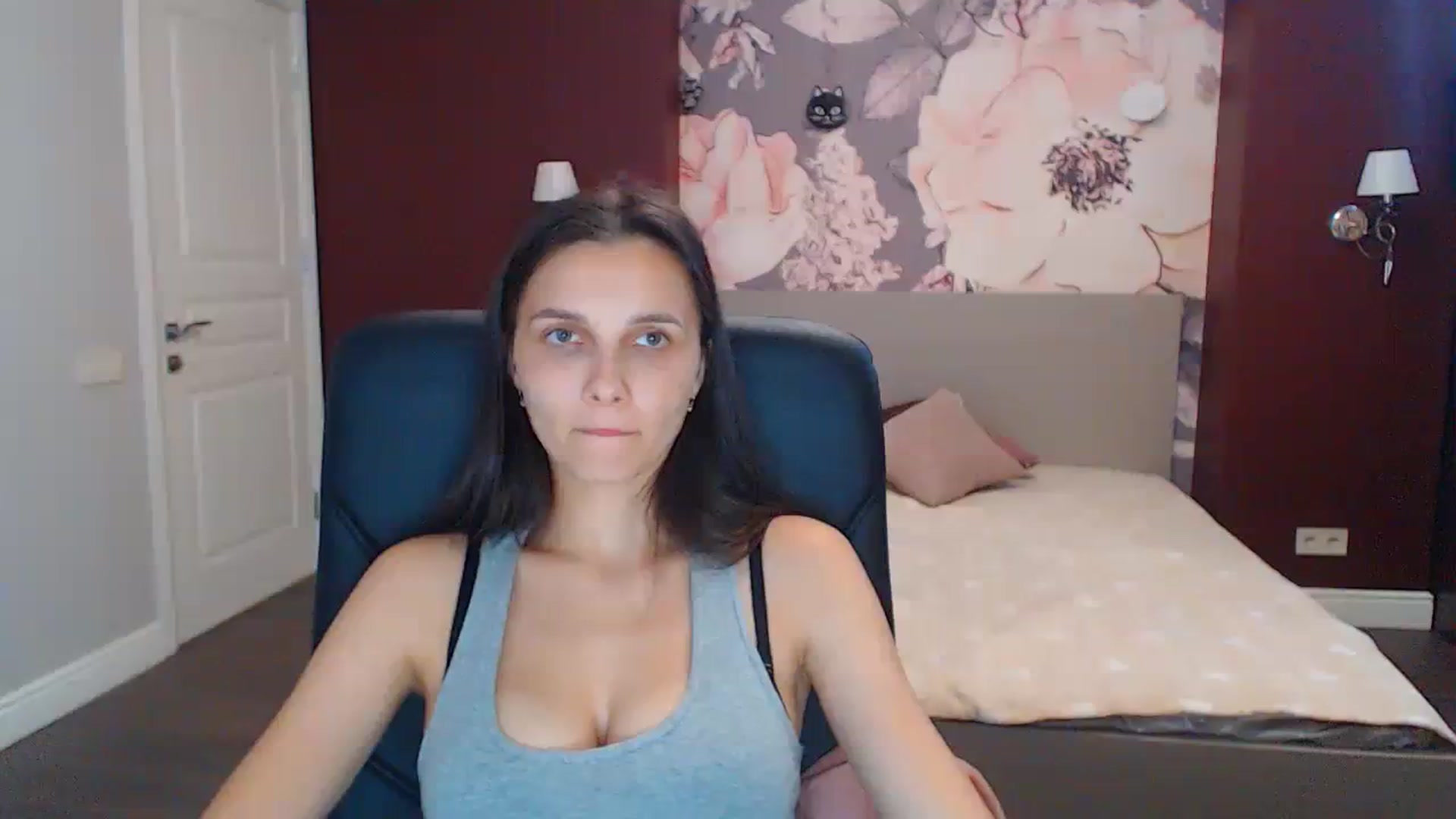 Gallery image thumbnail from Karina_Mils's myfreecams stream on, 08/03/2023, 10:58 image 18 of 20