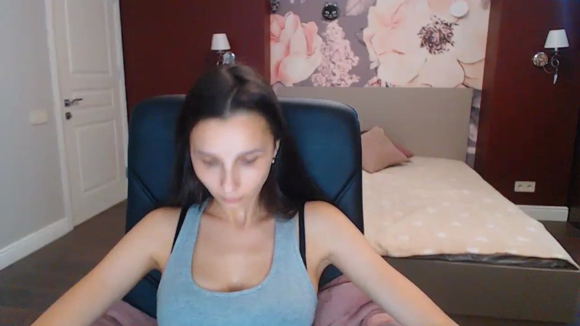 Gallery image thumbnail from Karina_Mils's myfreecams stream on, 08/03/2023, 10:58 image 7 of 20