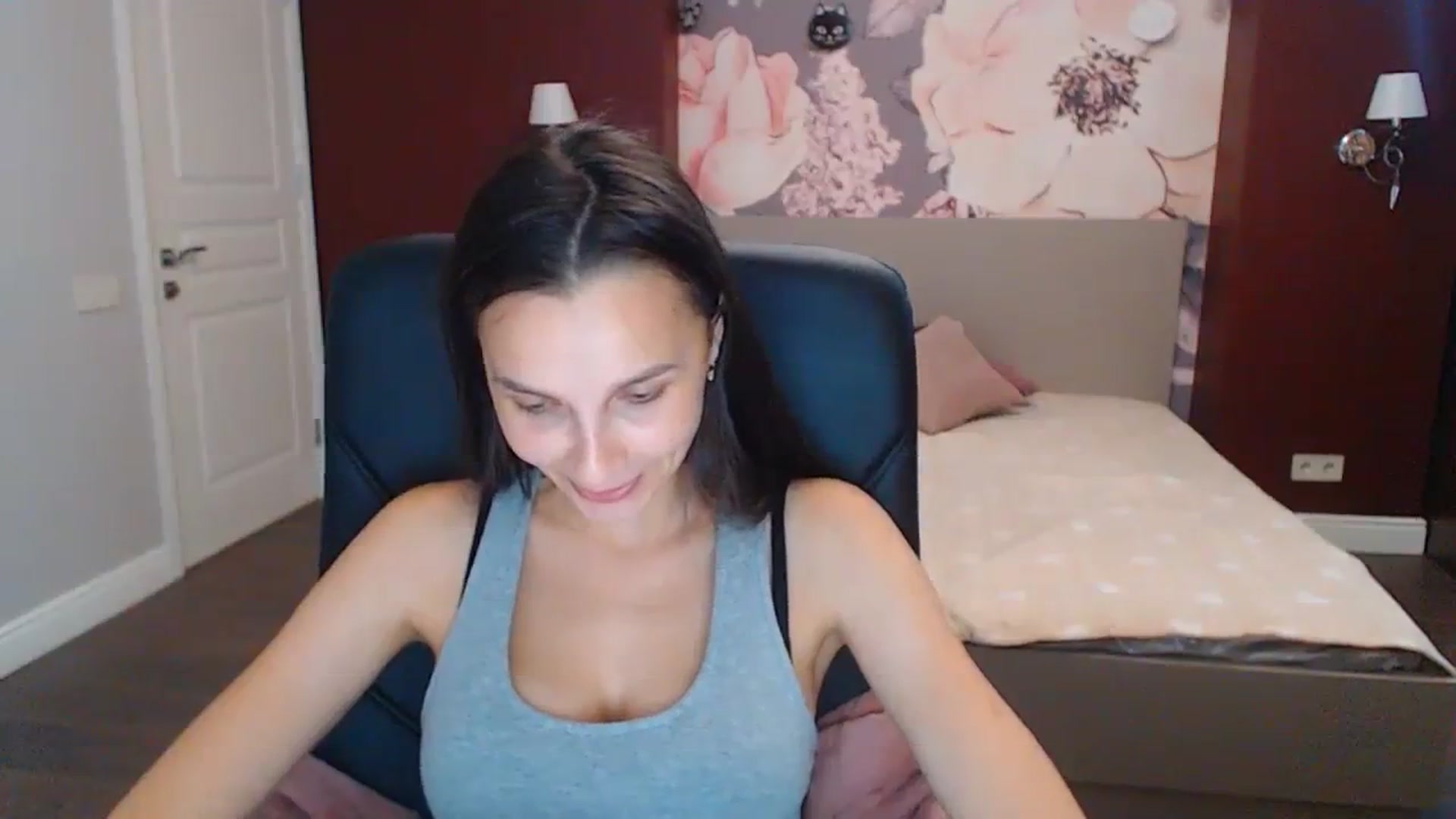 Gallery image thumbnail from Karina_Mils's myfreecams stream on, 08/03/2023, 10:58 image 3 of 20