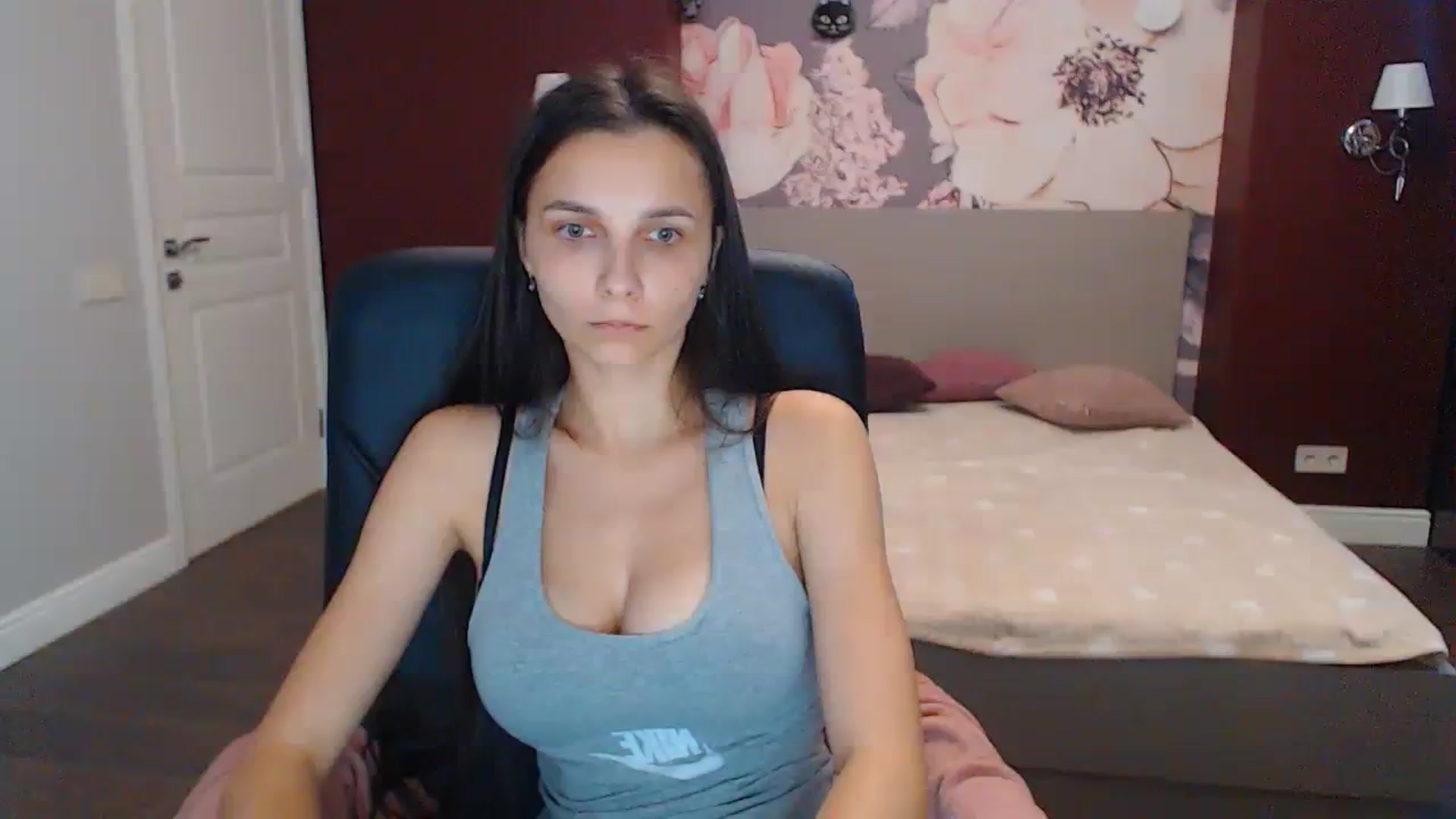 Gallery image thumbnail from Karina_Mils's myfreecams stream on, 08/04/2023, 09:46 image 16 of 20