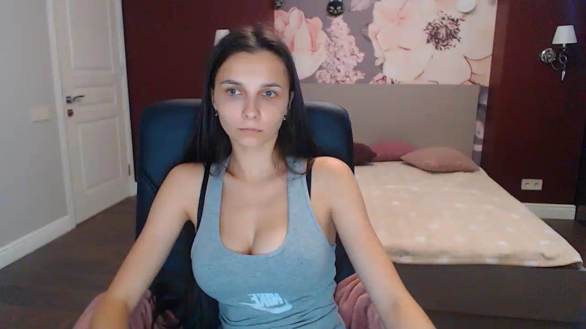 Gallery image thumbnail from Karina_Mils's myfreecams stream on, 08/04/2023, 09:46 image 15 of 20
