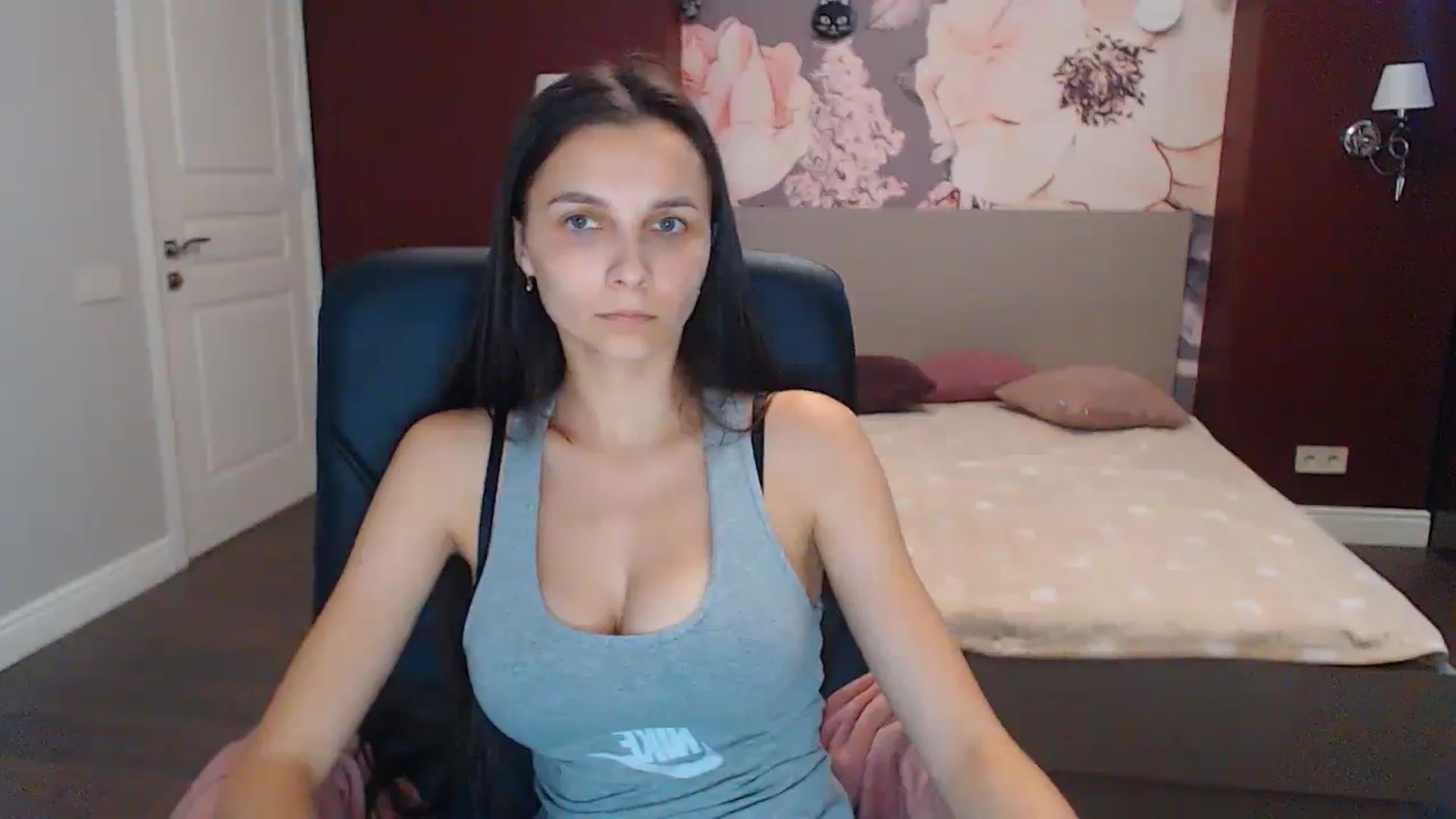 Gallery image thumbnail from Karina_Mils's myfreecams stream on, 08/04/2023, 09:46 image 14 of 20