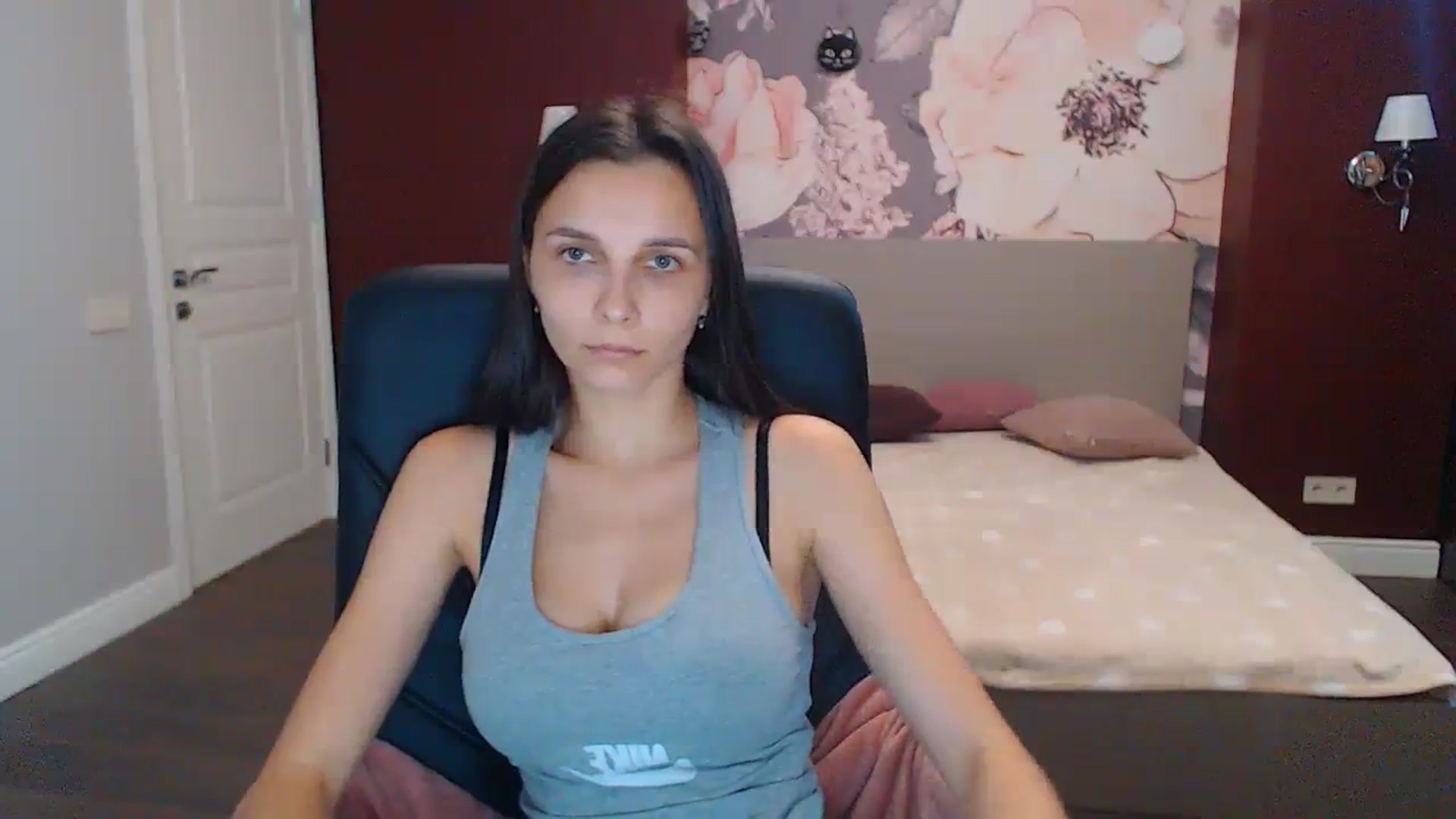 Gallery image thumbnail from Karina_Mils's myfreecams stream on, 08/04/2023, 10:37 image 14 of 20