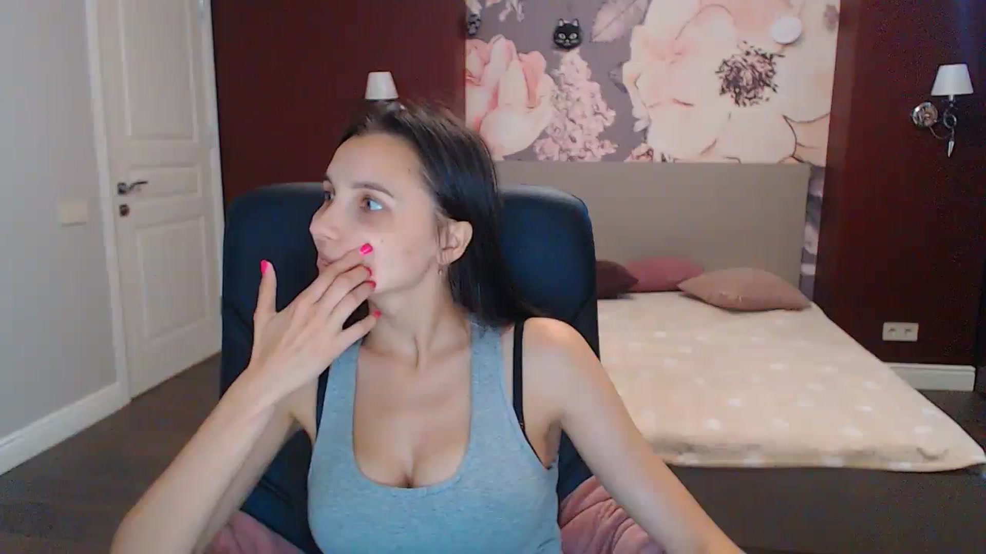 Gallery image thumbnail from Karina_Mils's myfreecams stream on, 08/04/2023, 10:37 image 10 of 20
