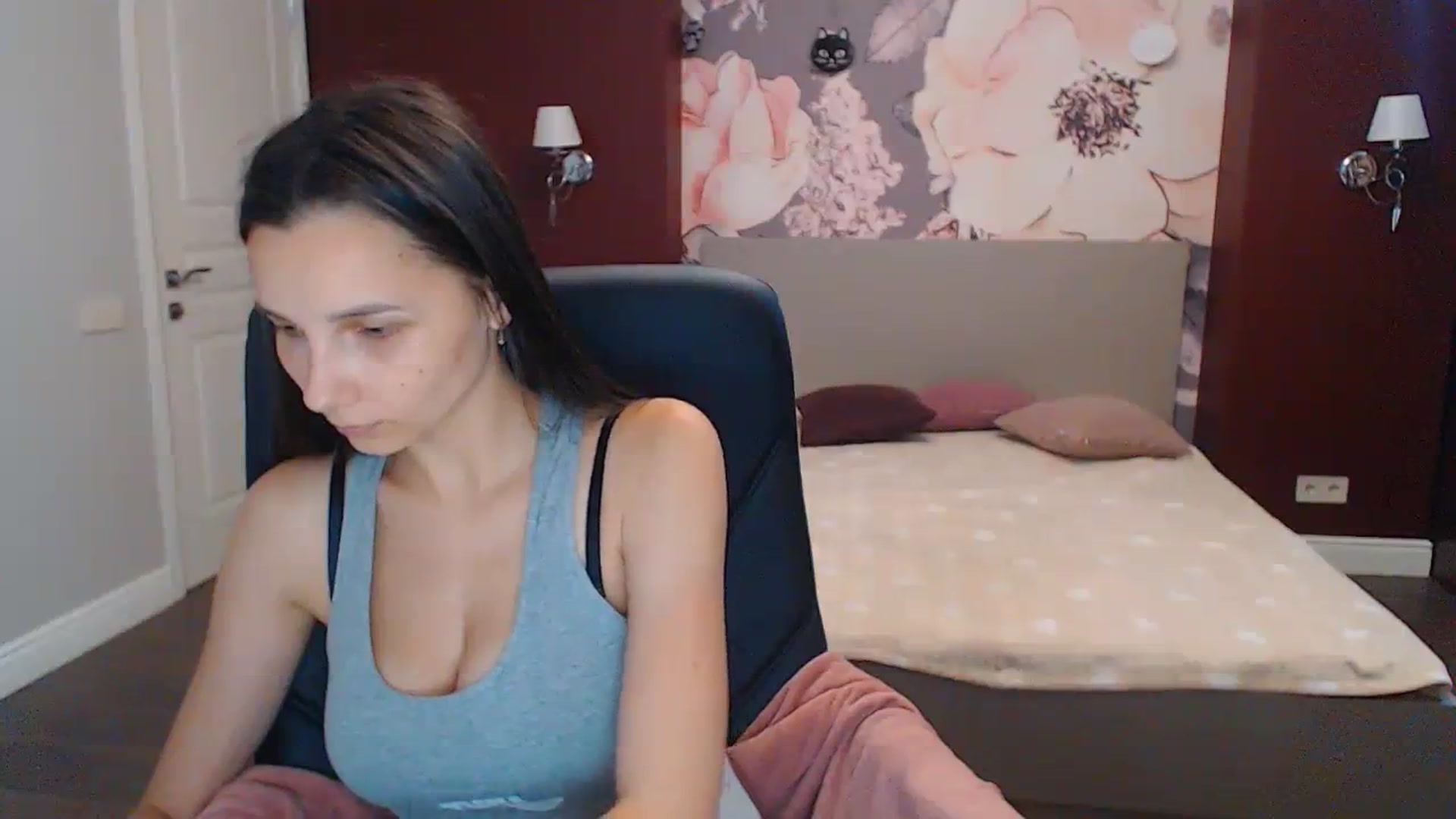 Gallery image thumbnail from Karina_Mils's myfreecams stream on, 08/04/2023, 10:37 image 6 of 20
