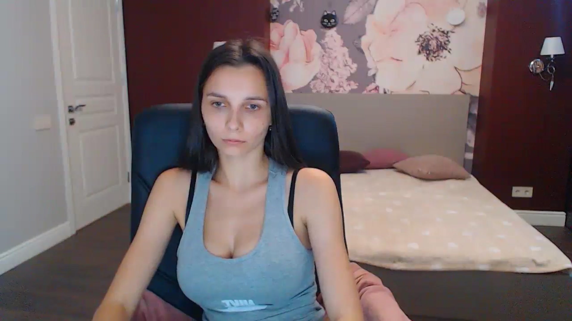 Gallery image thumbnail from Karina_Mils's myfreecams stream on, 08/04/2023, 10:37 image 16 of 20