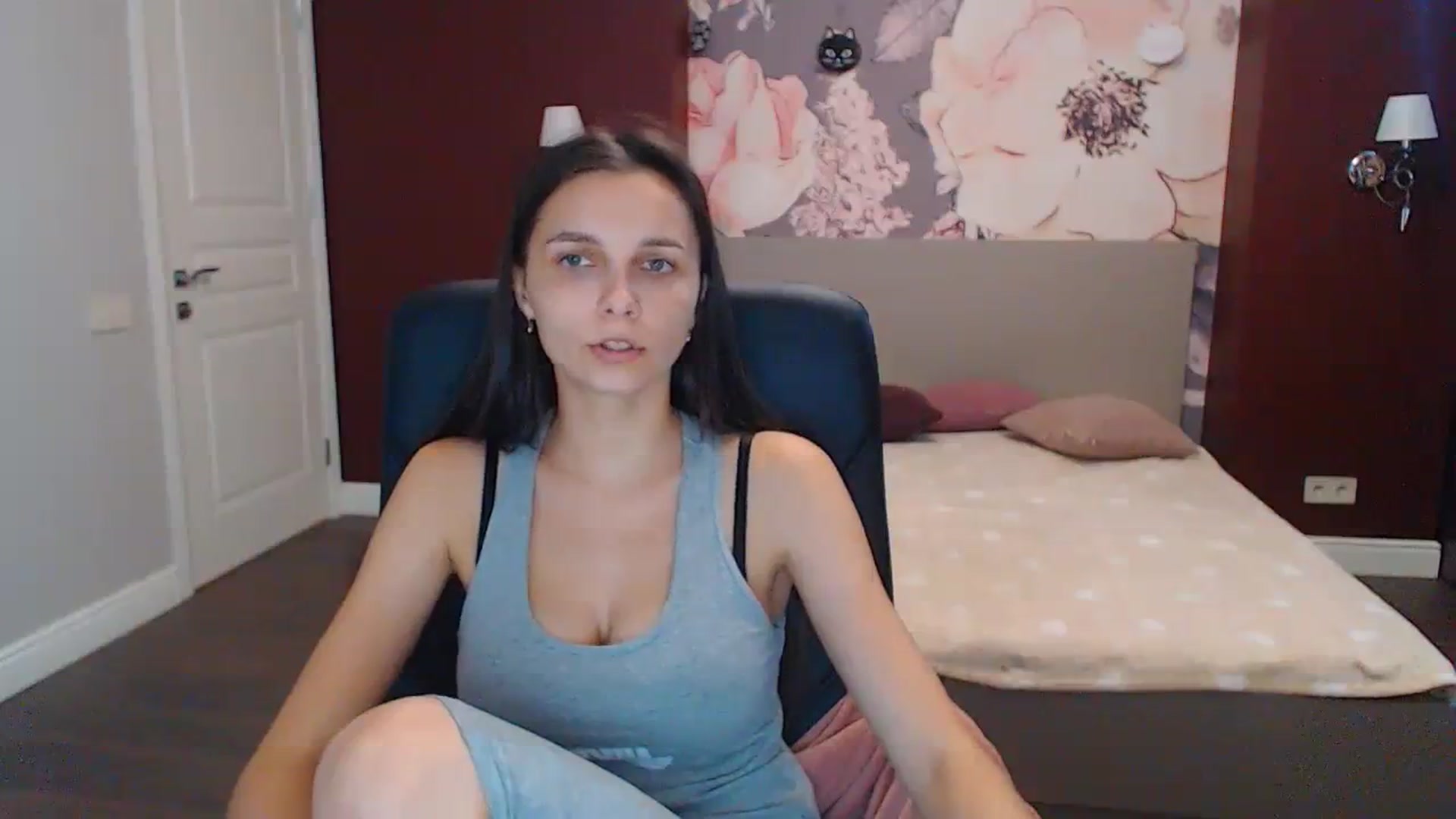 Gallery image thumbnail from Karina_Mils's myfreecams stream on, 08/04/2023, 10:37 image 7 of 20