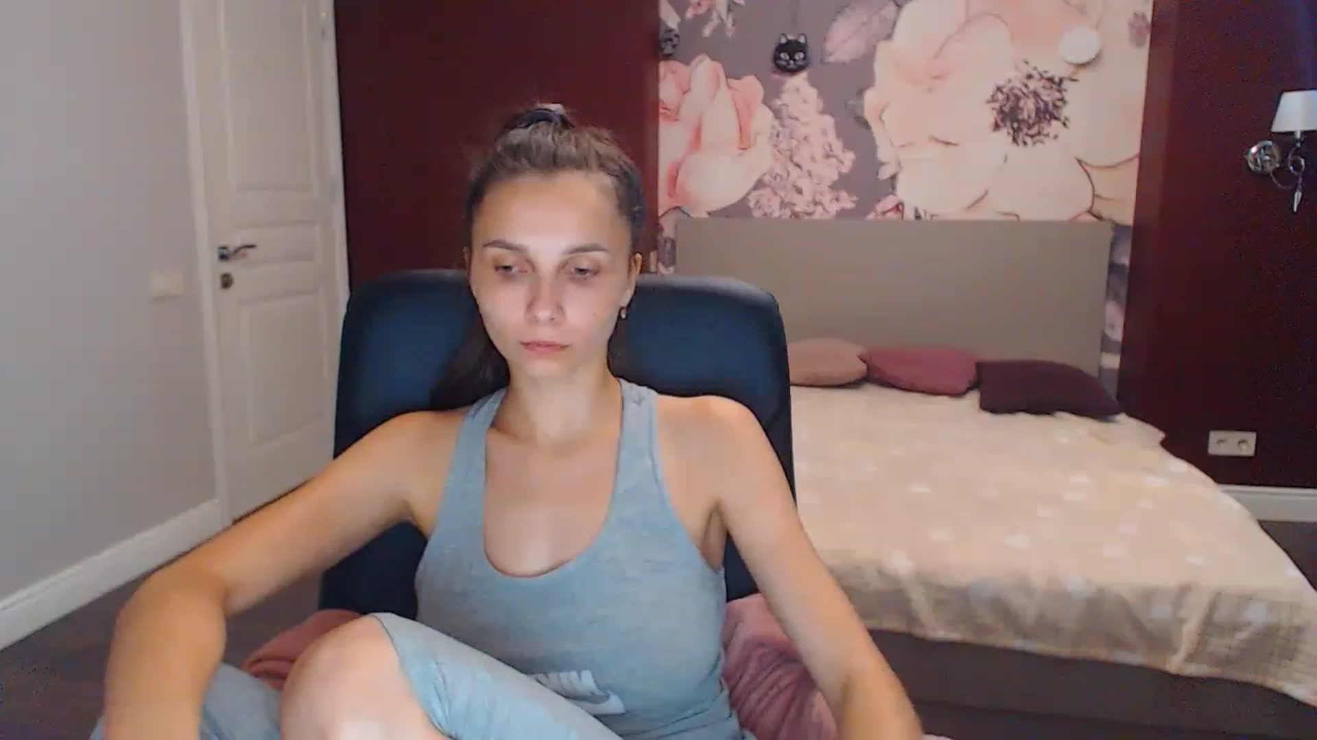Gallery image thumbnail from Karina_Mils's myfreecams stream on, 08/10/2023, 09:00 image 5 of 20