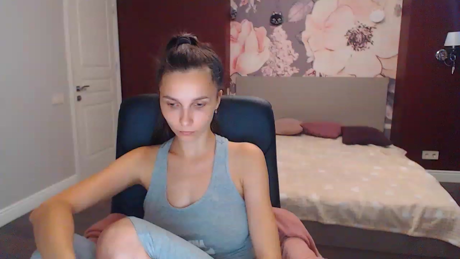 Gallery image thumbnail from Karina_Mils's myfreecams stream on, 08/10/2023, 09:00 image 7 of 20