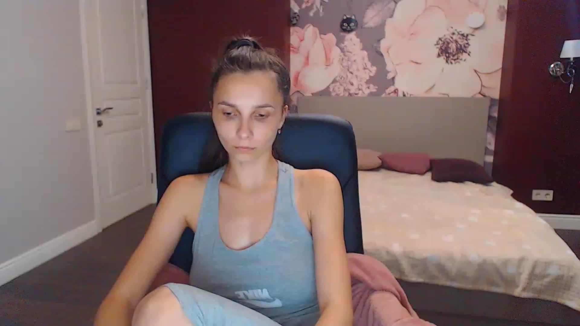 Gallery image thumbnail from Karina_Mils's myfreecams stream on, 08/10/2023, 09:00 image 4 of 20
