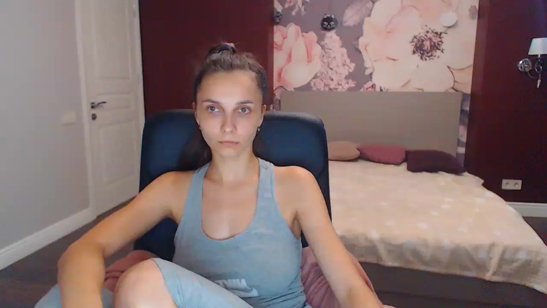 Gallery image thumbnail from Karina_Mils's myfreecams stream on, 08/10/2023, 09:00 image 17 of 20