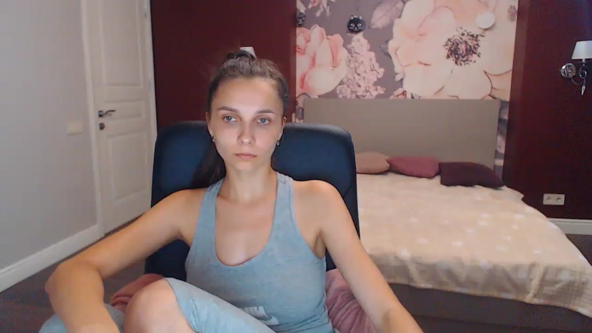 Gallery image thumbnail from Karina_Mils's myfreecams stream on, 08/10/2023, 09:00 image 9 of 20