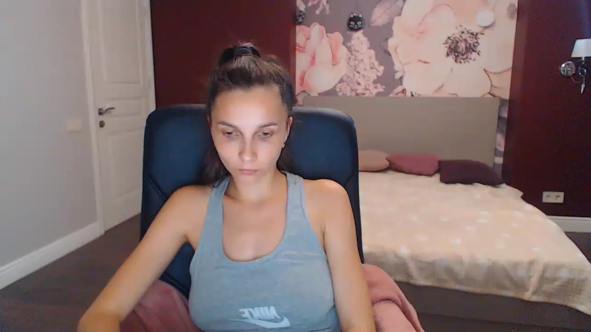 Gallery image thumbnail from Karina_Mils's myfreecams stream on, 08/10/2023, 09:51 image 1 of 20