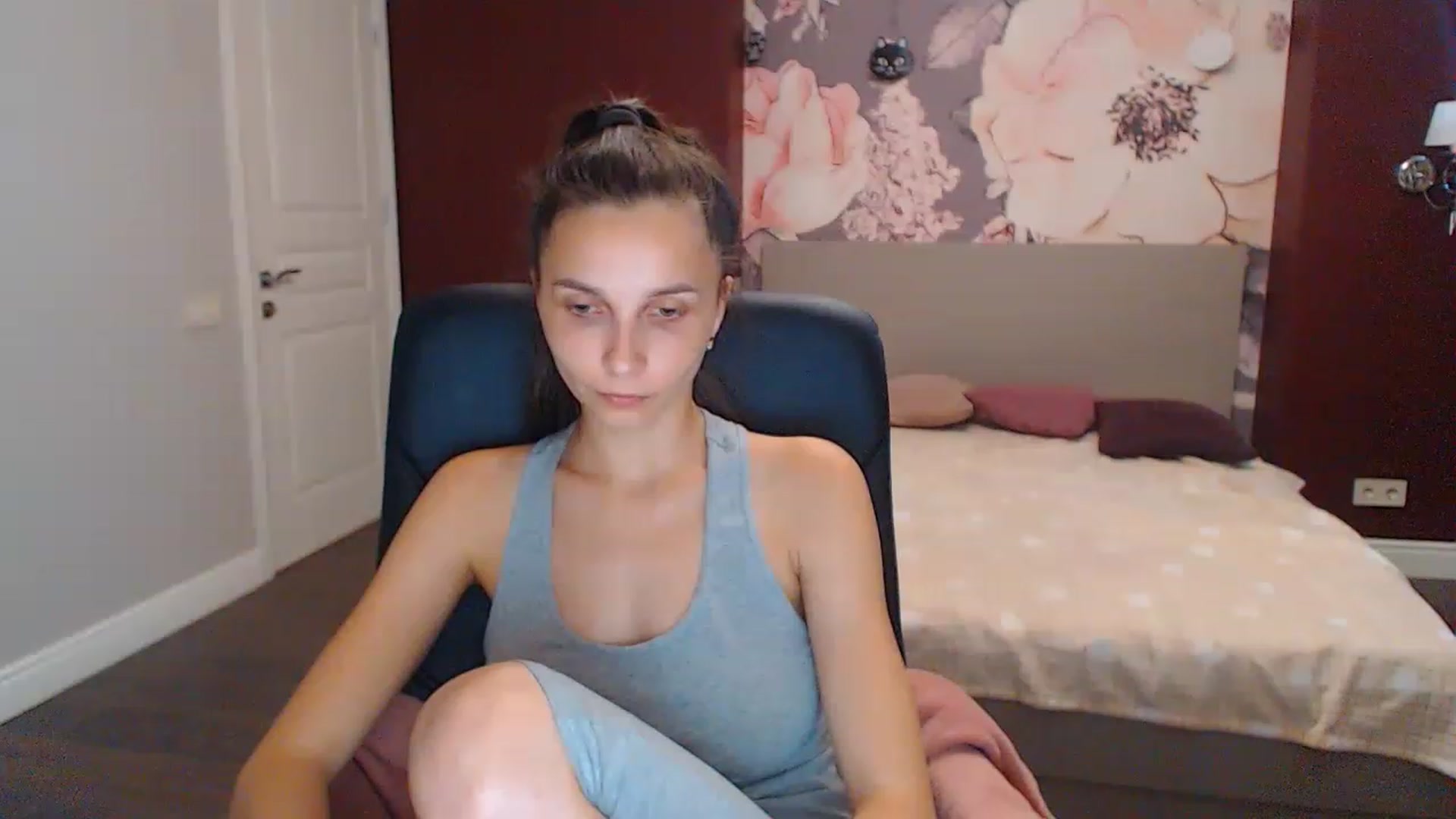 Gallery image thumbnail from Karina_Mils's myfreecams stream on, 08/10/2023, 09:51 image 14 of 20