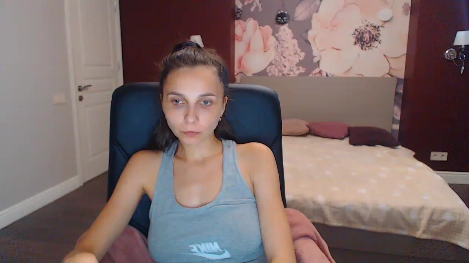 Gallery image thumbnail from Karina_Mils's myfreecams stream on, 08/10/2023, 09:51 image 5 of 20