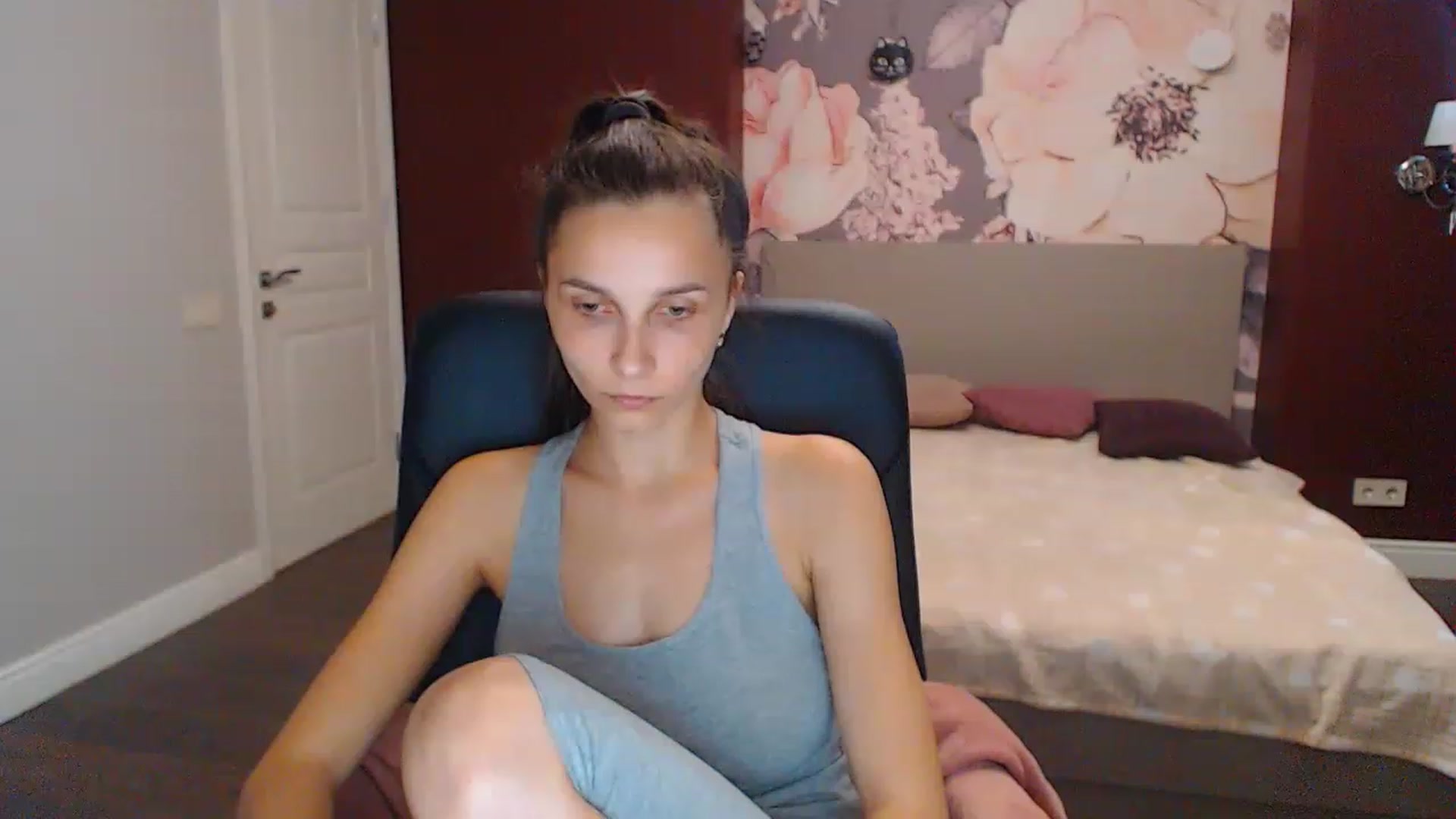 Gallery image thumbnail from Karina_Mils's myfreecams stream on, 08/10/2023, 09:51 image 12 of 20