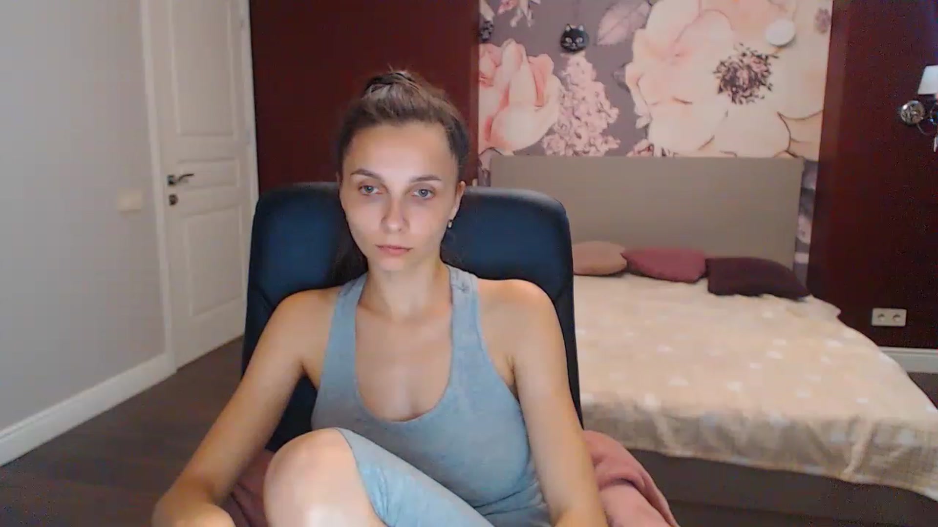 Gallery image thumbnail from Karina_Mils's myfreecams stream on, 08/10/2023, 09:51 image 18 of 20