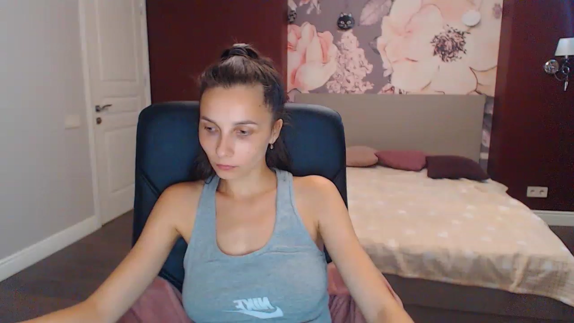 Gallery image thumbnail from Karina_Mils's myfreecams stream on, 08/10/2023, 09:51 image 2 of 20