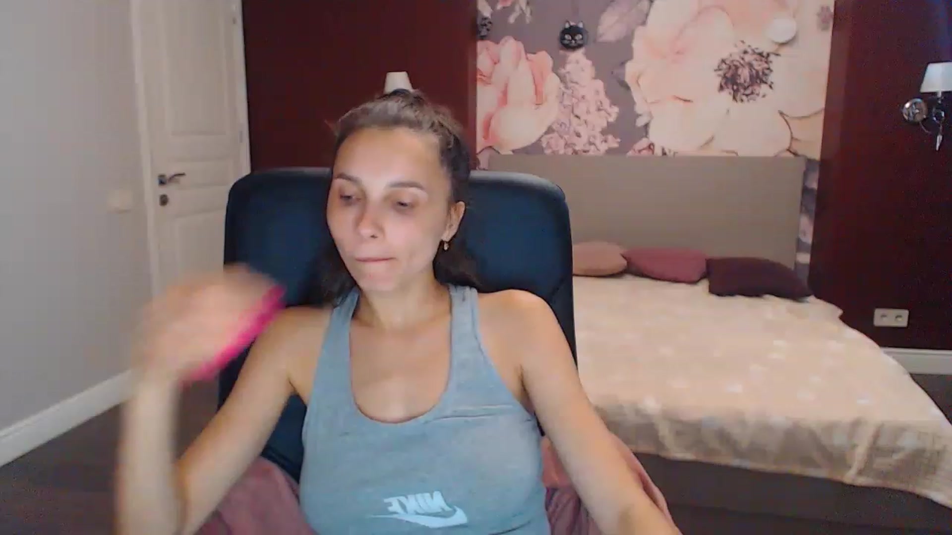 Gallery image thumbnail from Karina_Mils's myfreecams stream on, 08/10/2023, 09:51 image 6 of 20