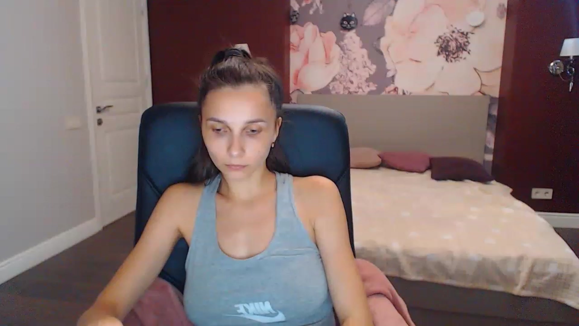 Gallery image thumbnail from Karina_Mils's myfreecams stream on, 08/10/2023, 09:51 image 4 of 20